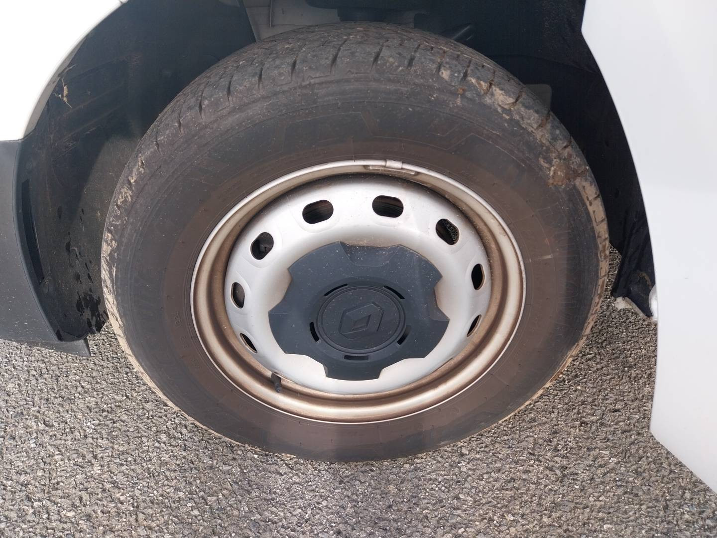 Vente en ligne Renault Trafic 3 Fourgon TRAFIC FGN L1H1 3000 KG BLUE DCI 130 au prix de 25 790 €