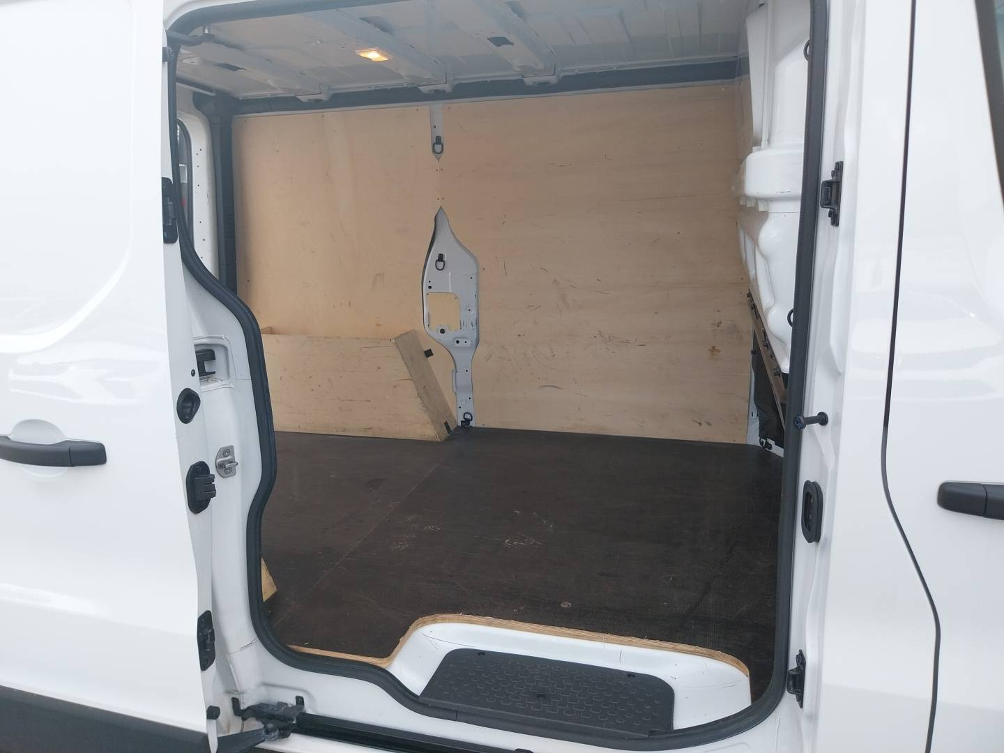 Vente en ligne Renault Trafic 3 Fourgon TRAFIC FGN L1H1 3000 KG BLUE DCI 130 au prix de 25 790 €