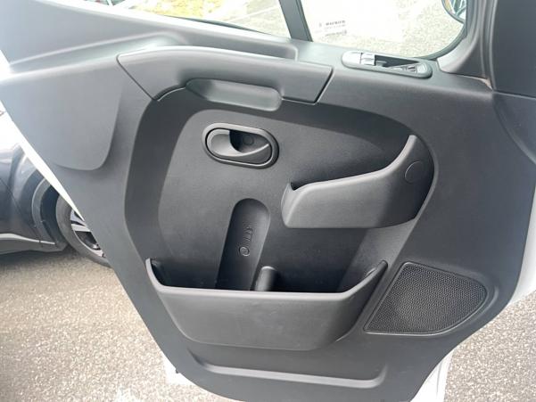 Vente en ligne Renault Master Fourgon  7 PLACES L2H2 BLUE DCI 150 au prix de 29 900 €