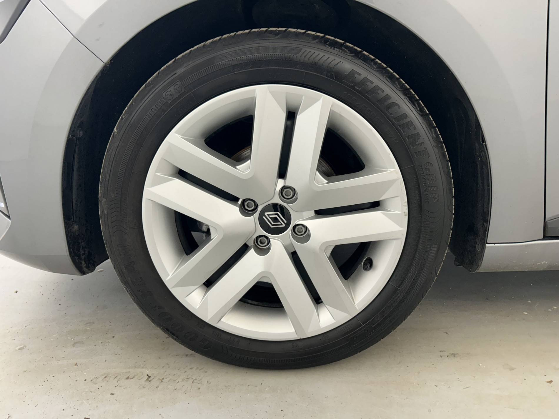 Vente en ligne Renault Clio 5 Clio TCe 90 au prix de 15 790 €