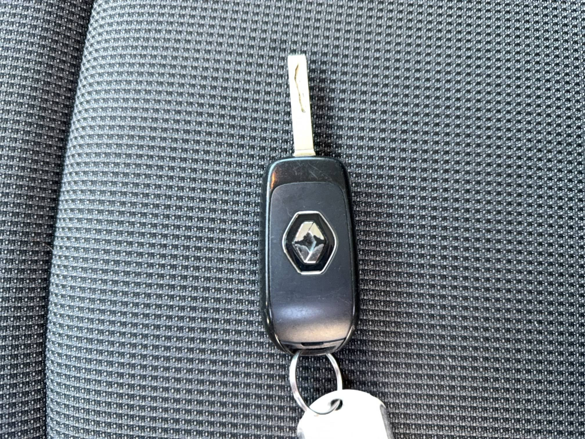 Vente en ligne Renault Trafic 3 Fourgon TRAFIC FGN L1H1 3000 KG BLUE DCI 130 au prix de 25 790 €