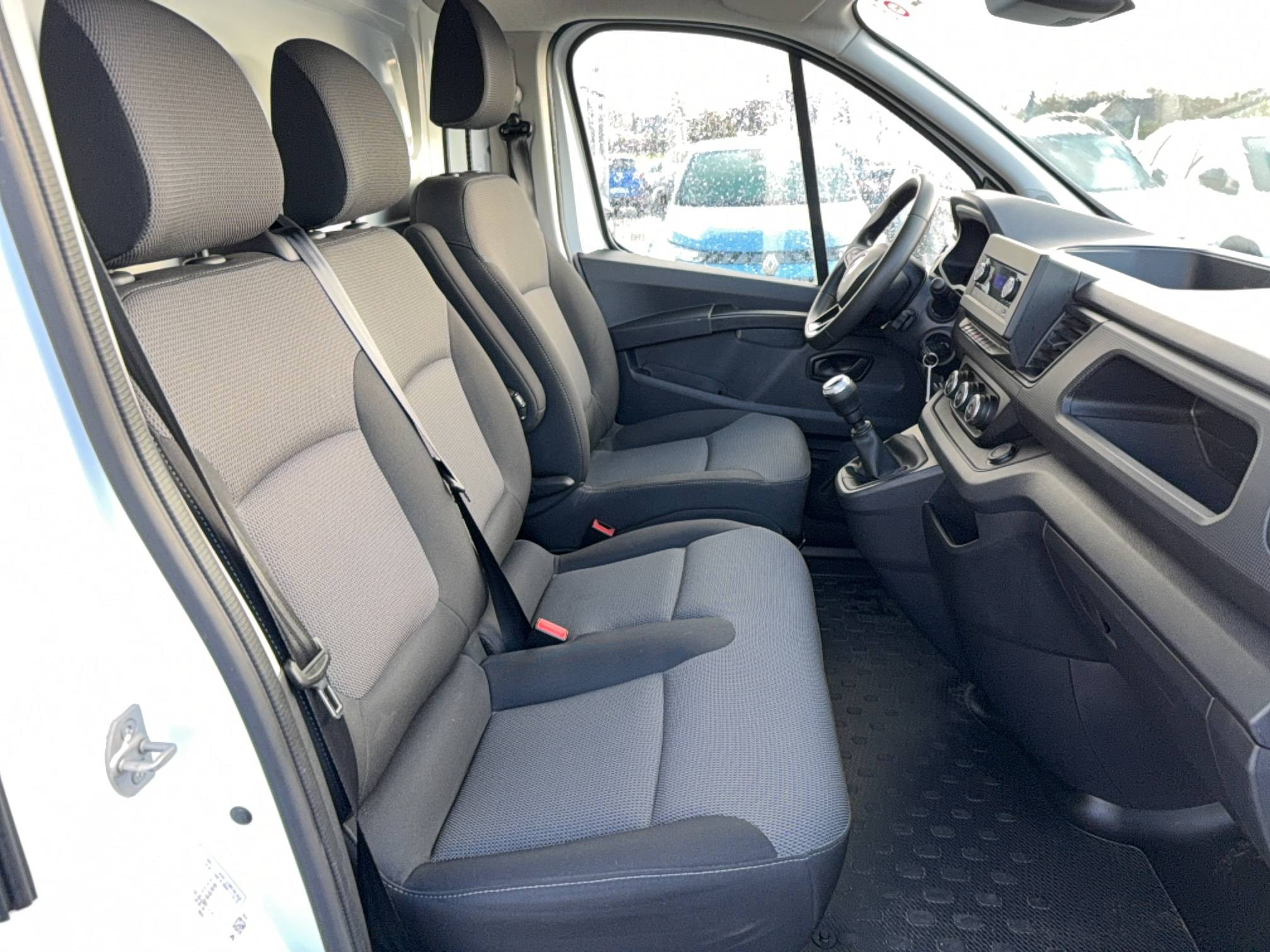 Vente en ligne Renault Trafic 3 Fourgon TRAFIC FGN L1H1 3000 KG BLUE DCI 130 au prix de 25 790 €