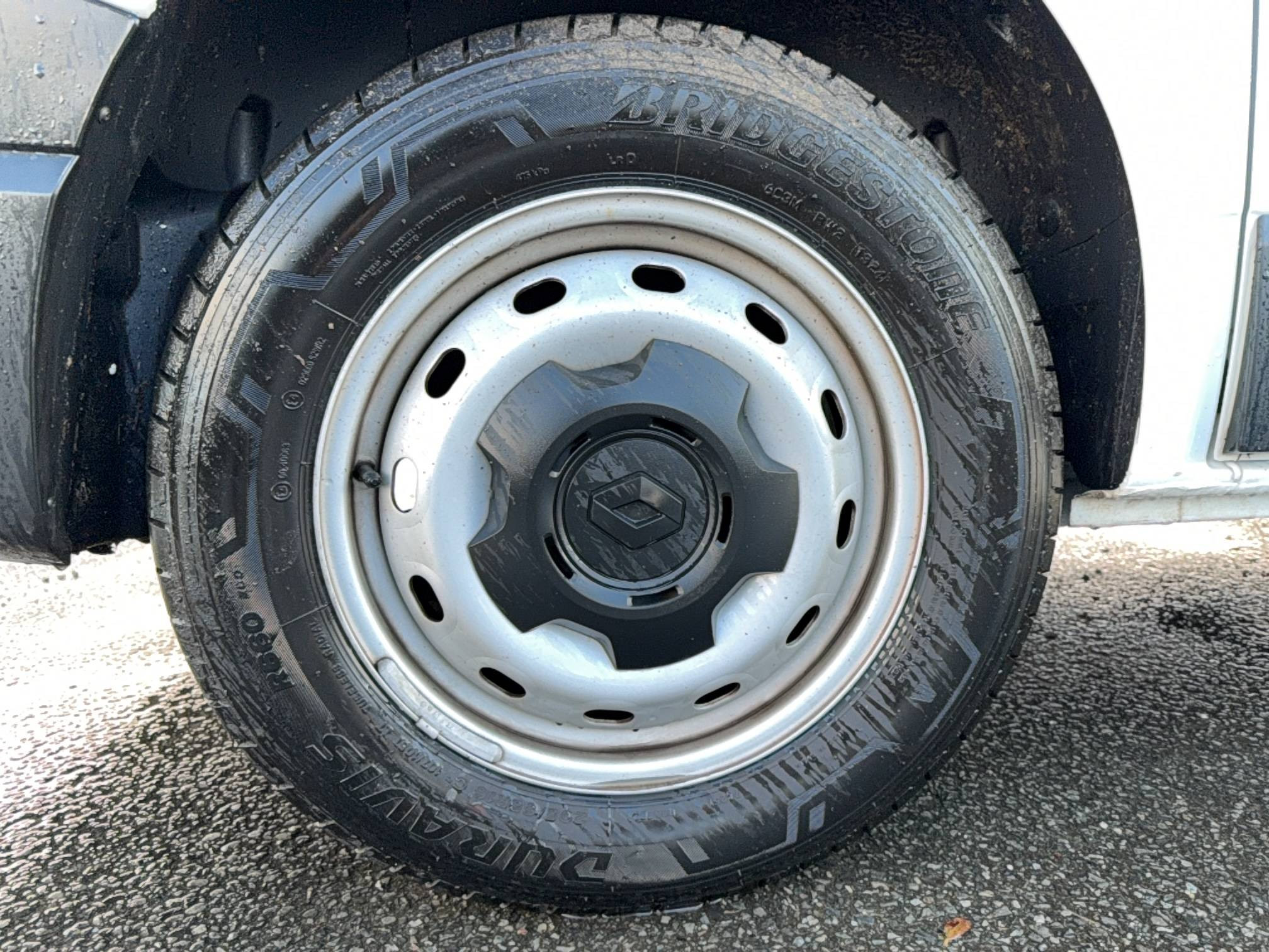 Vente en ligne Renault Trafic 3 Fourgon TRAFIC FGN L1H1 3000 KG BLUE DCI 130 au prix de 25 790 €