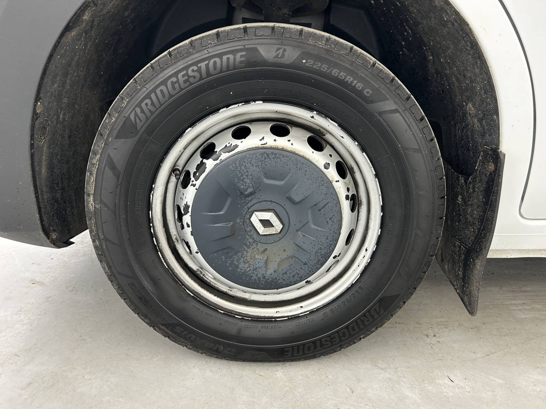 Vente en ligne Renault Master Fourgon MASTER FGN TRAC F3500 L2H2 ENERGY DCI 150 au prix de 20 390 €