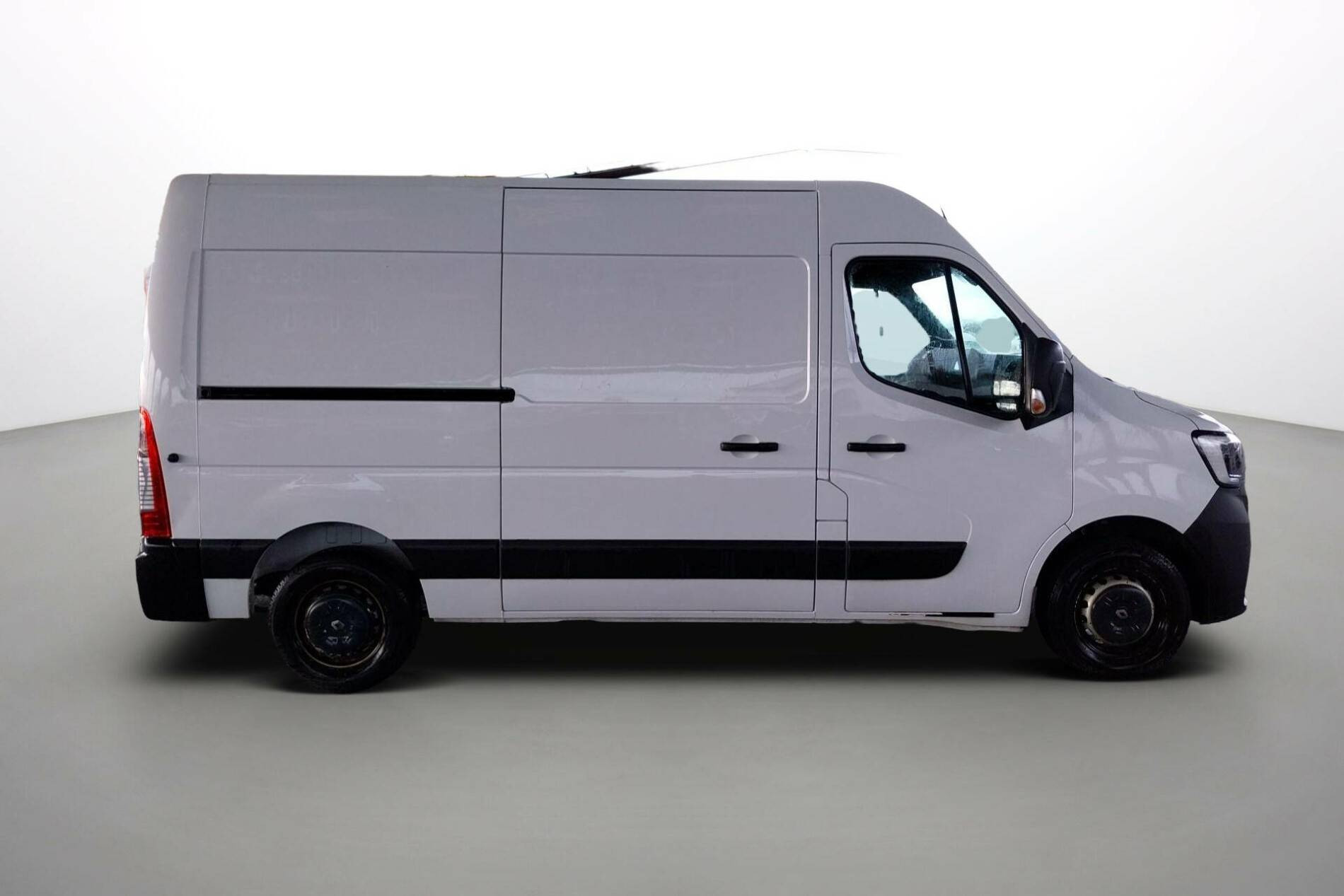 Vente en ligne Renault Master Fourgon MASTER FGN TRAC F3500 L2H2 ENERGY DCI 150 au prix de 20 390 €