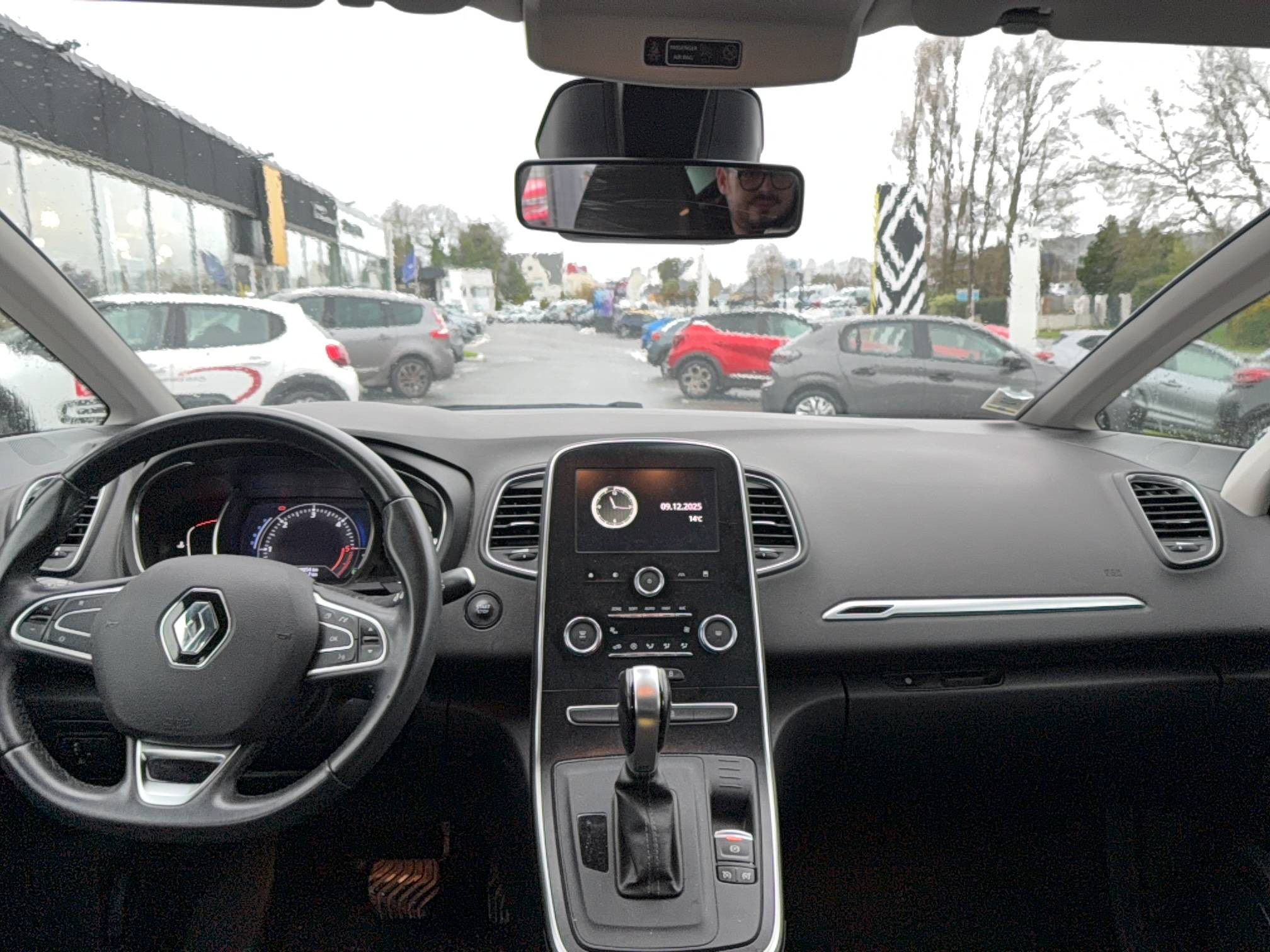 Vente en ligne Renault Scenic 4 Scenic Blue dCi 120 EDC au prix de 17 470 €