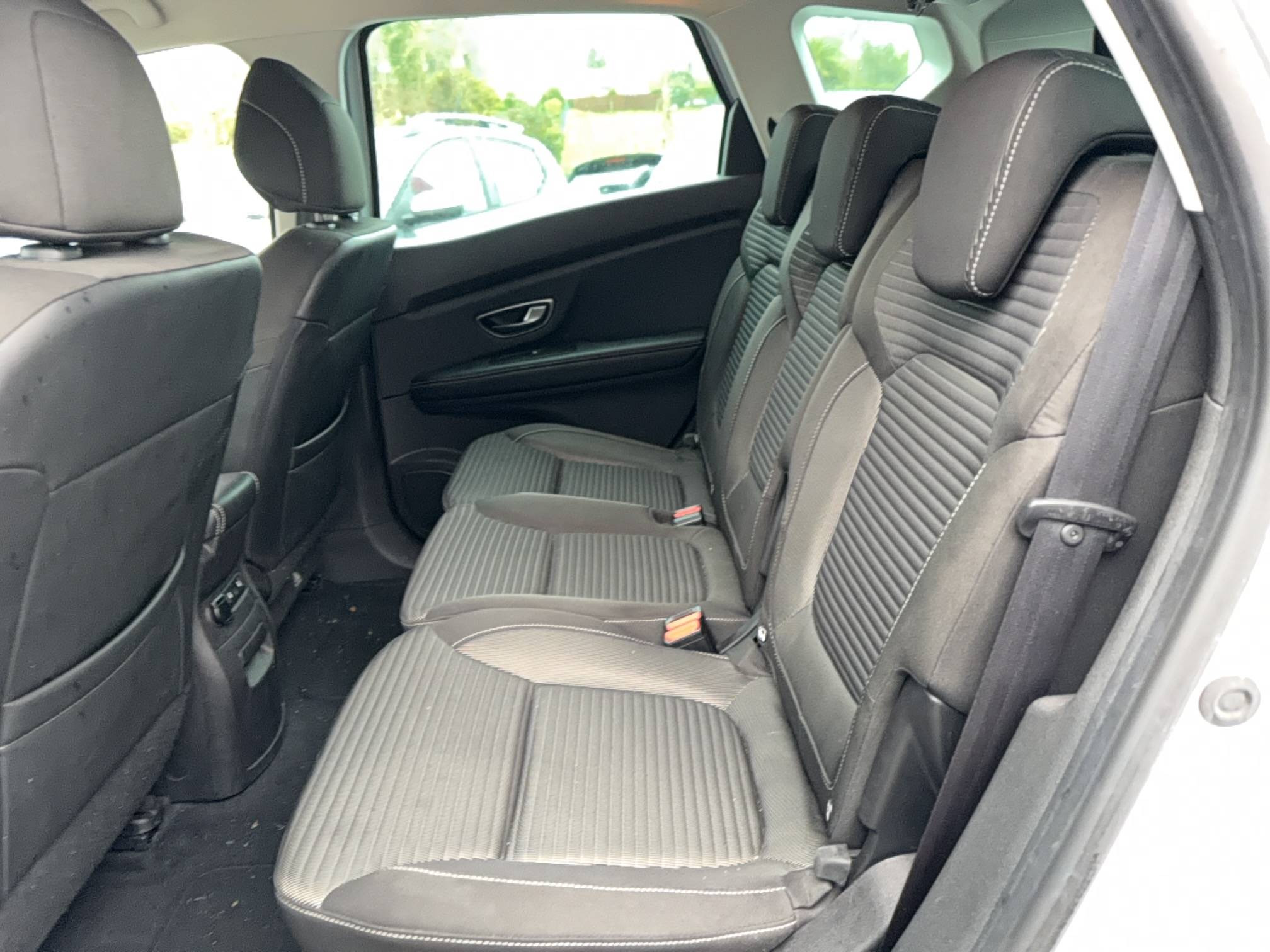 Vente en ligne Renault Scenic 4 Scenic Blue dCi 120 EDC au prix de 17 470 €