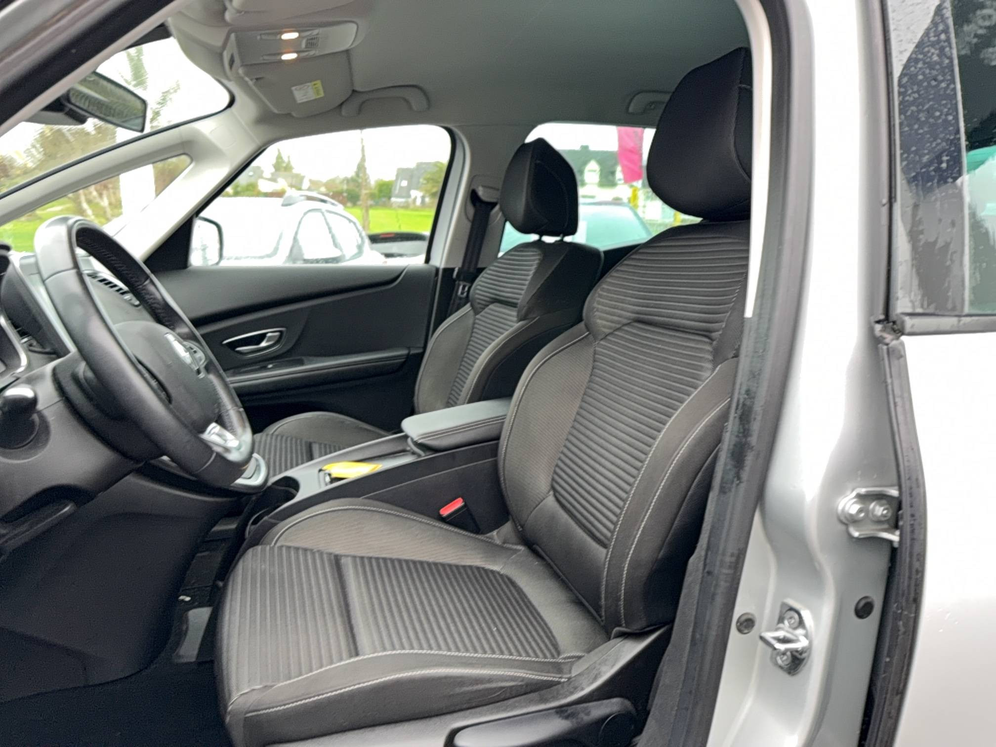 Vente en ligne Renault Scenic 4 Scenic Blue dCi 120 EDC au prix de 17 470 €