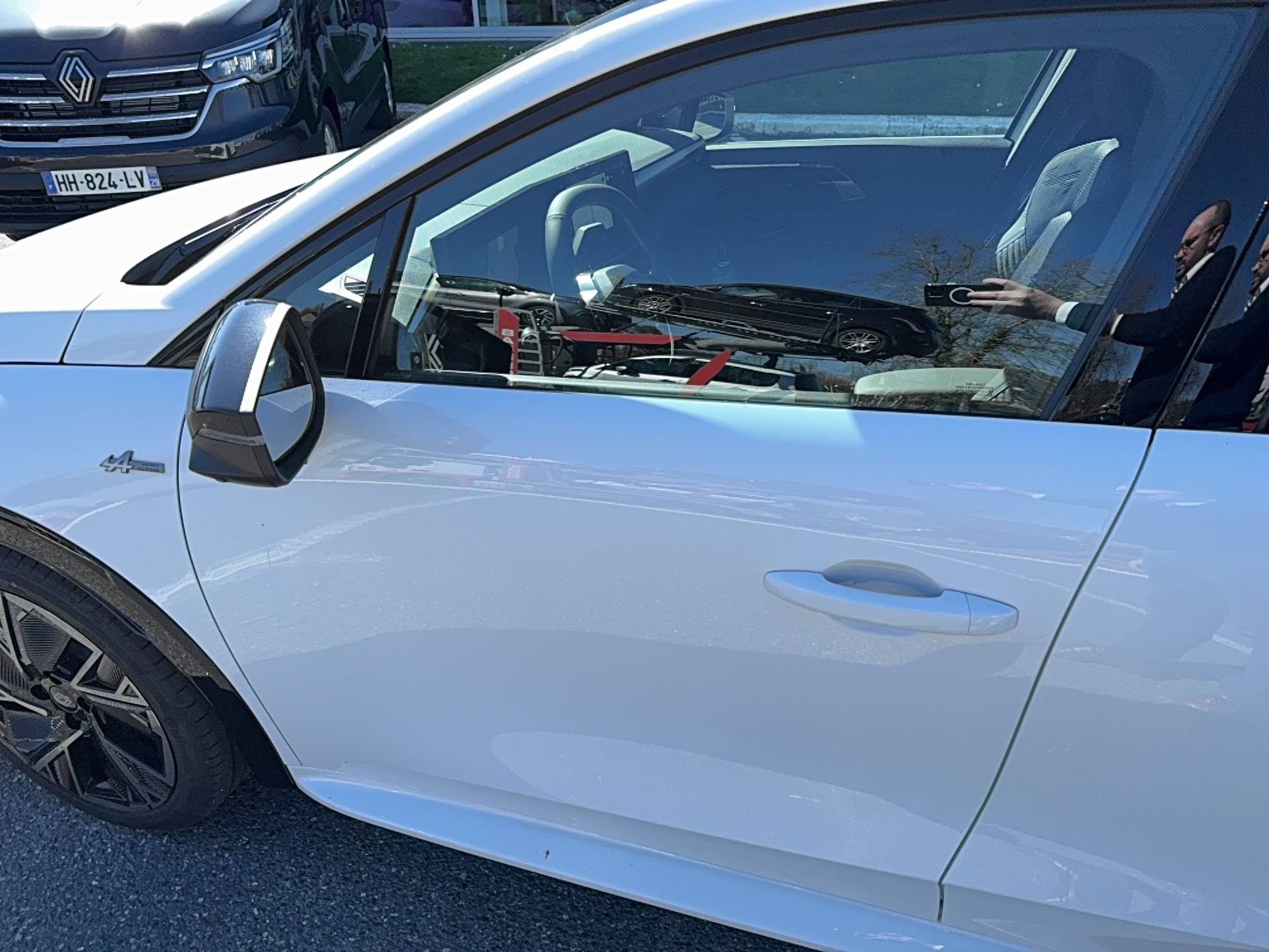 Vente en ligne Renault Clio 6 Clio E-Tech full hybrid 160 ch au prix de 30 800 €