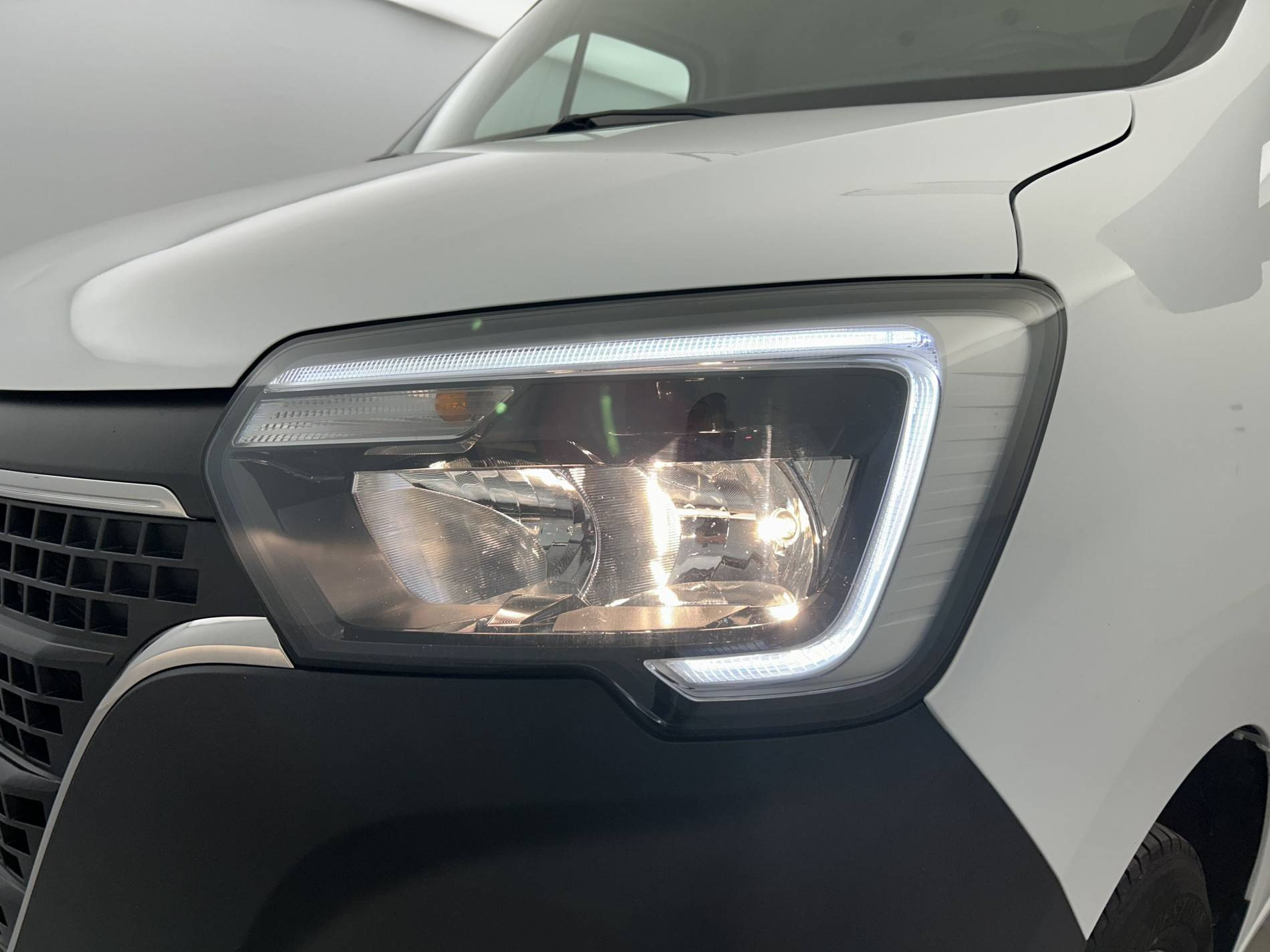 Vente en ligne Renault Master Fourgon MASTER FGN TRAC F3500 L2H2 BLUE DCI 135 au prix de 26 990 €