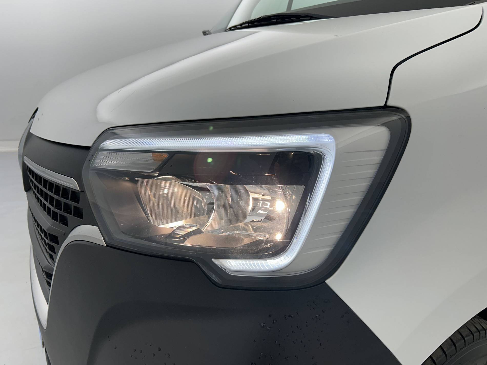 Vente en ligne Renault Master Fourgon MASTER FGN TRAC F3500 L2H2 BLUE DCI 135 au prix de 26 490 €