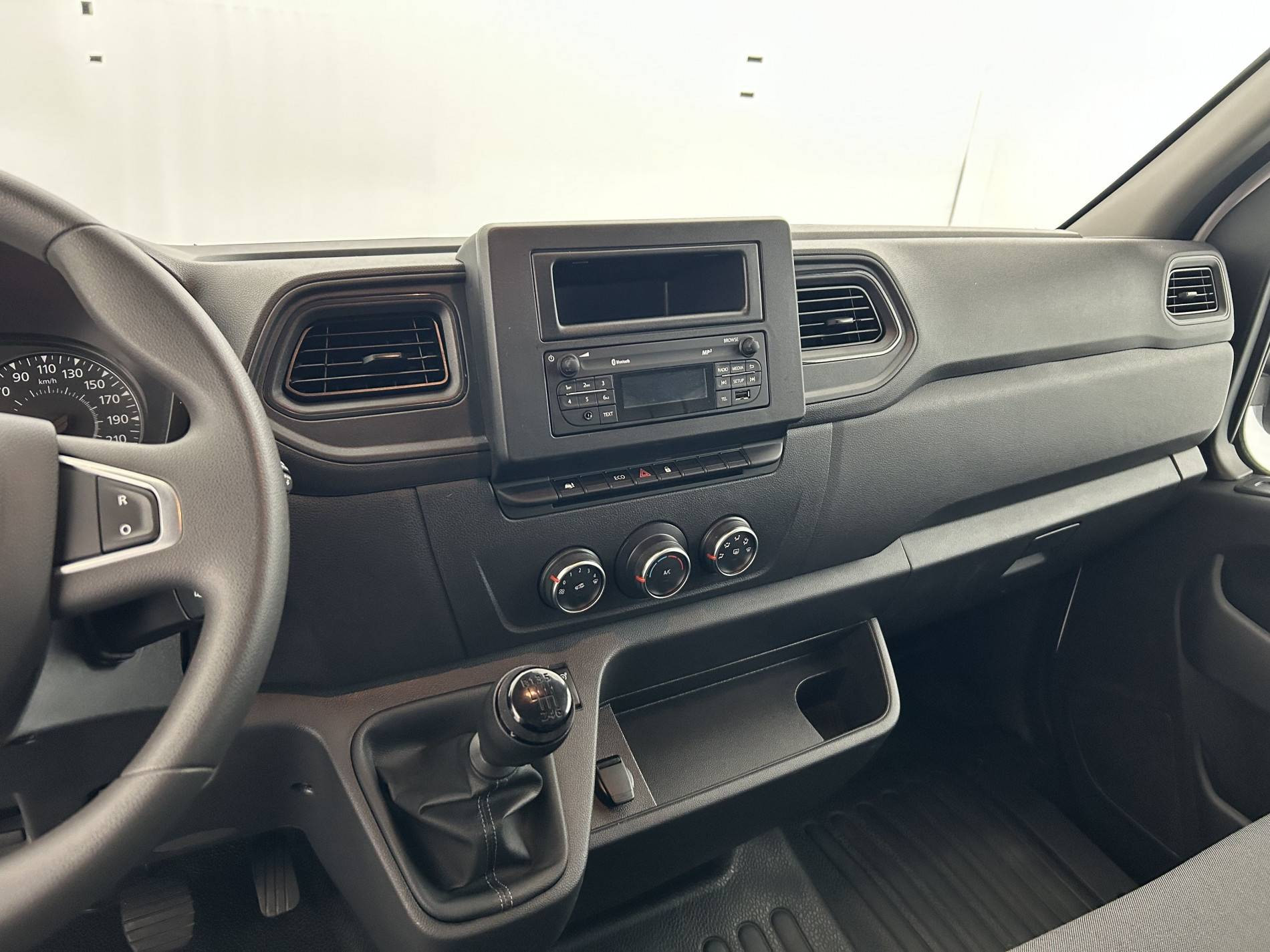 Vente en ligne Renault Master Fourgon MASTER FGN TRAC F3500 L2H2 BLUE DCI 135 au prix de 26 490 €