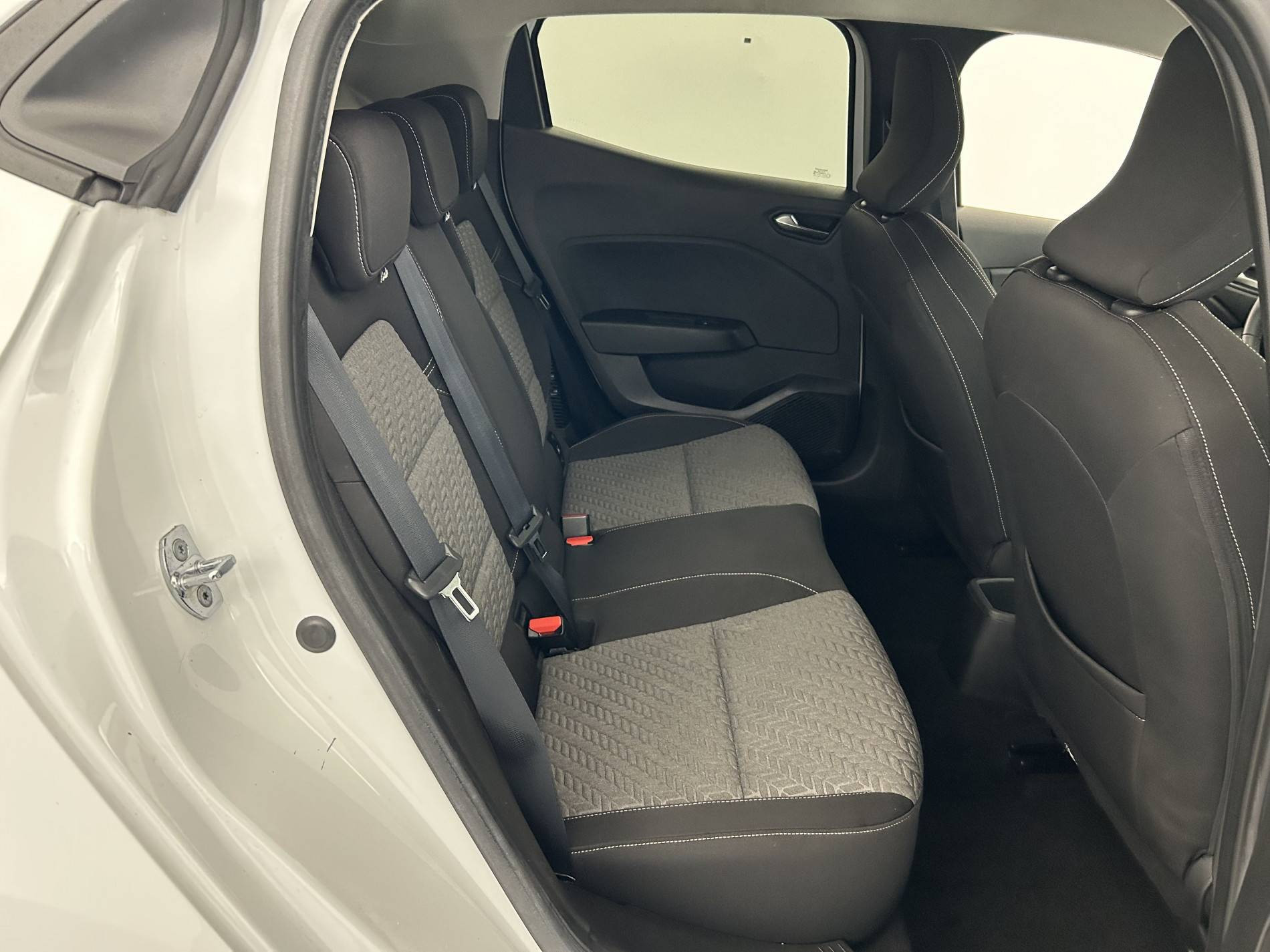 Vente en ligne Renault Clio 5 Clio E-Tech full hybrid 145 au prix de 16 390 €