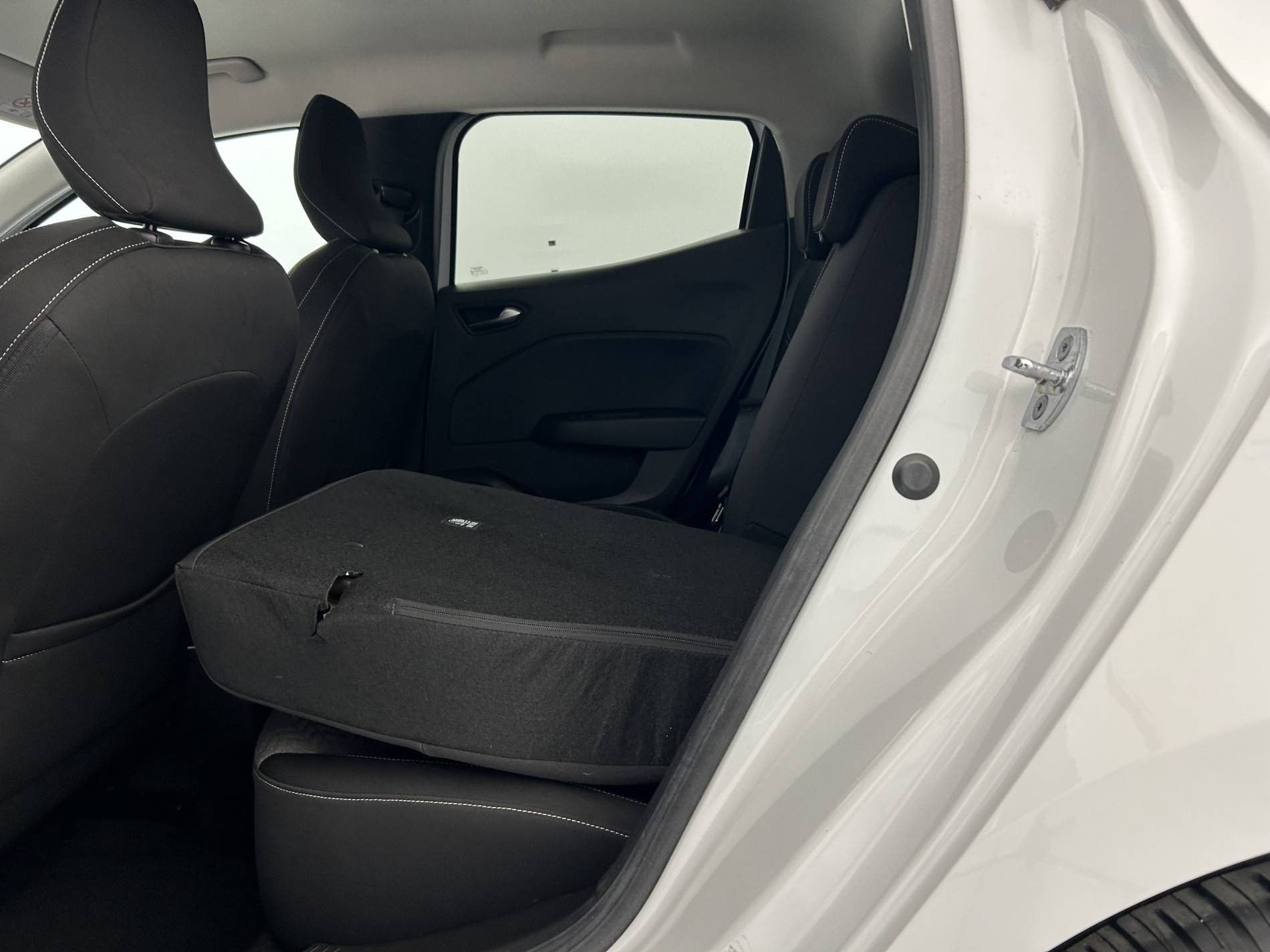 Vente en ligne Renault Clio 5 Clio E-Tech full hybrid 145 au prix de 16 390 €