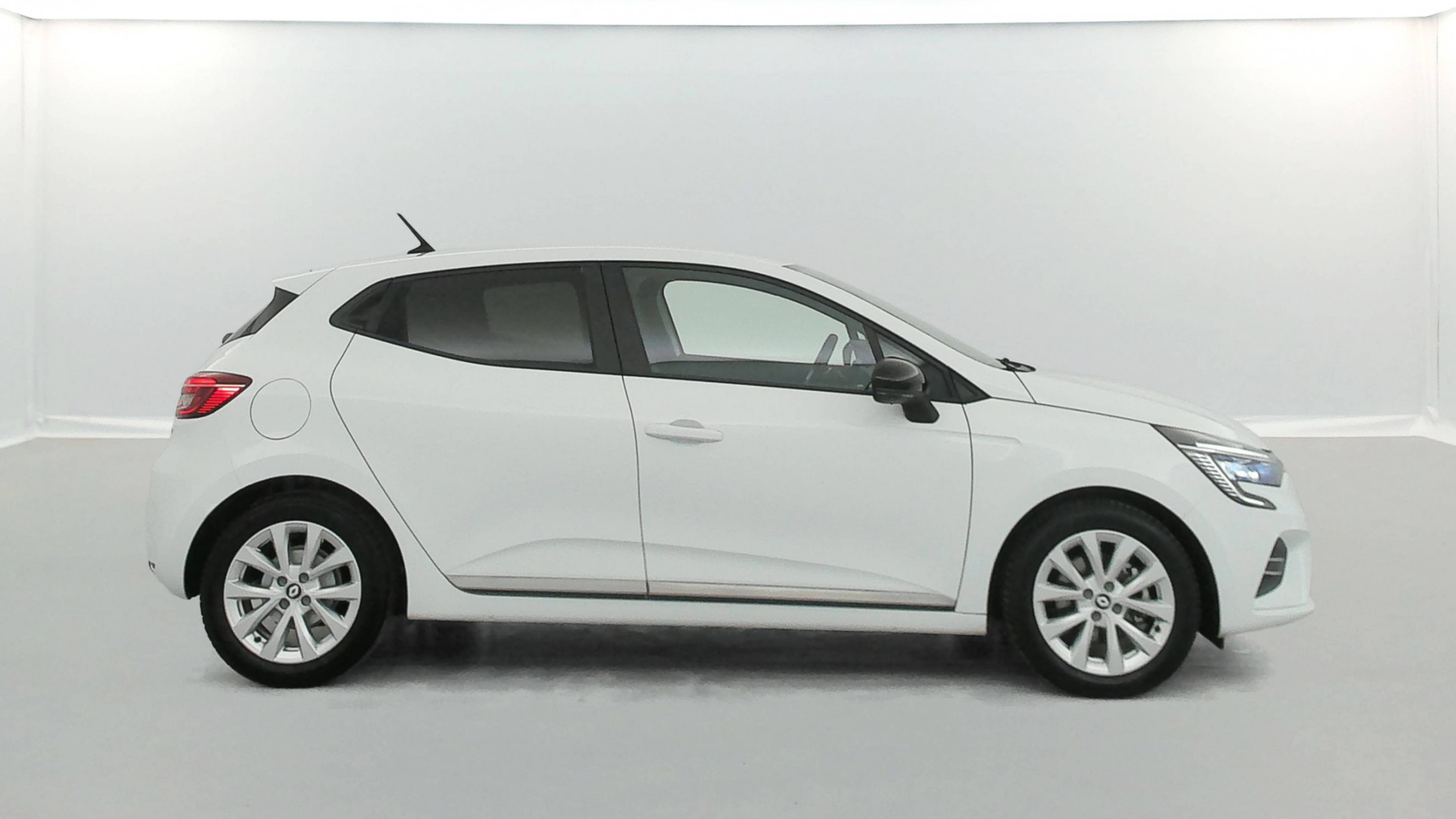 Vente en ligne Renault Clio 5 Clio E-Tech full hybrid 145 au prix de 16 390 €