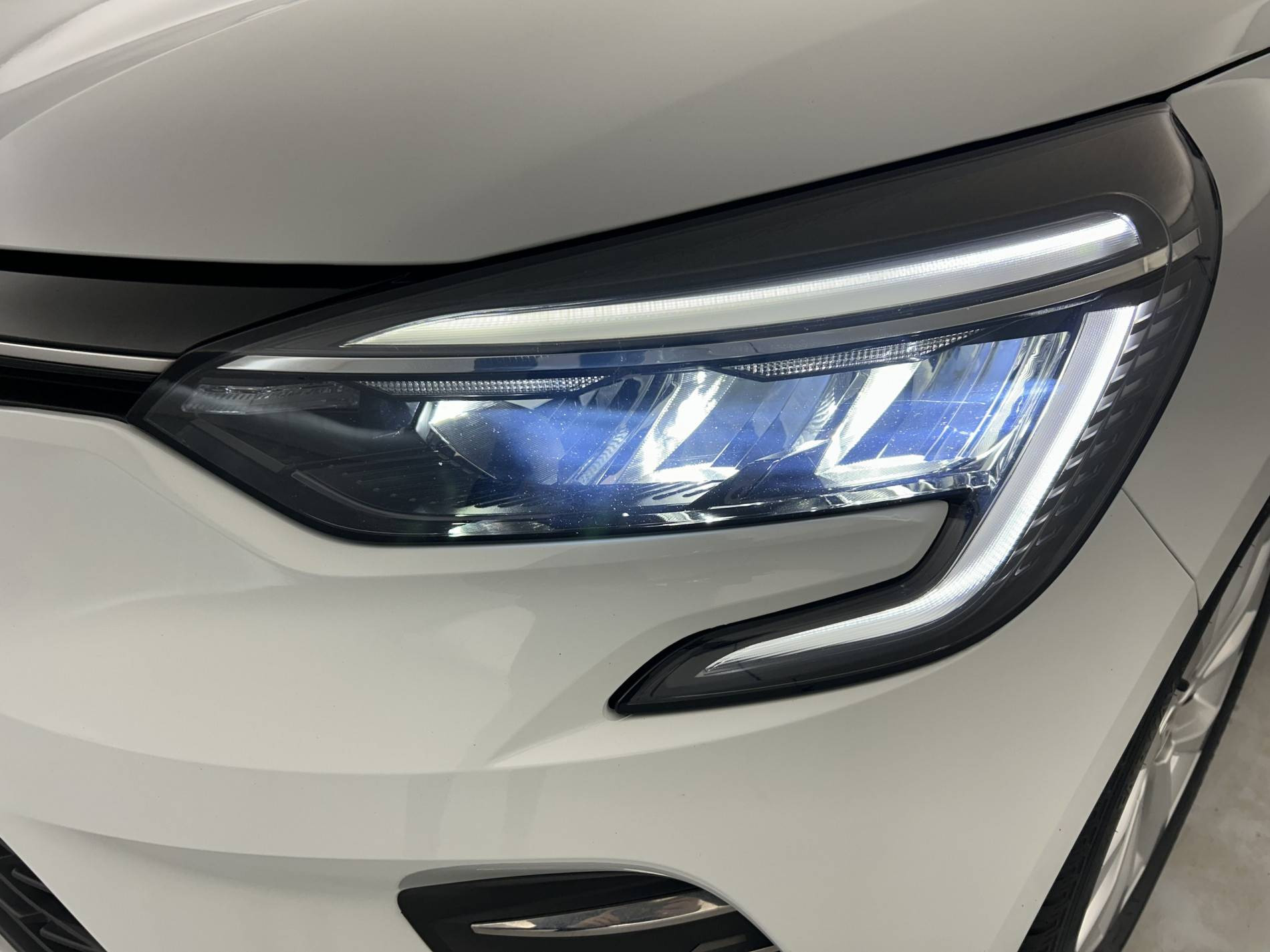 Vente en ligne Renault Clio 5 Clio E-Tech full hybrid 145 au prix de 16 390 €