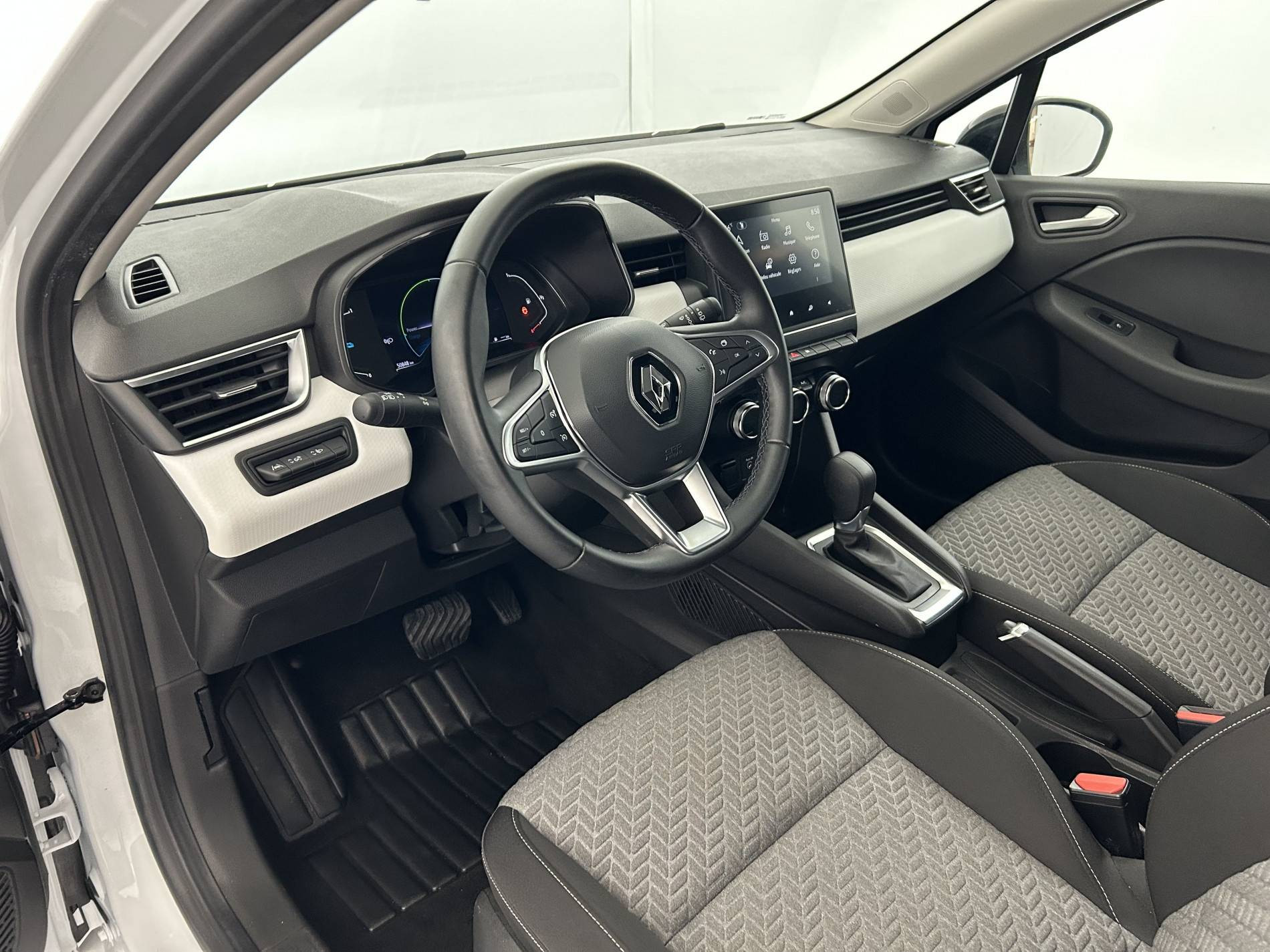 Vente en ligne Renault Clio 5 Clio E-Tech full hybrid 145 au prix de 16 390 €