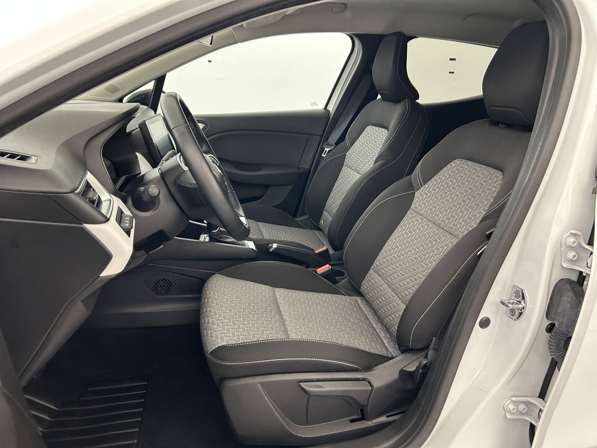 Vente en ligne Renault Clio 5 Clio E-Tech full hybrid 145 au prix de 16 390 €