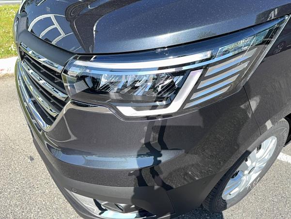 Vente en ligne Renault Trafic Cabine Approfondie TRAFIC CA L2H1 3T BLUE DCI 170 AUTO au prix de 42 390 €