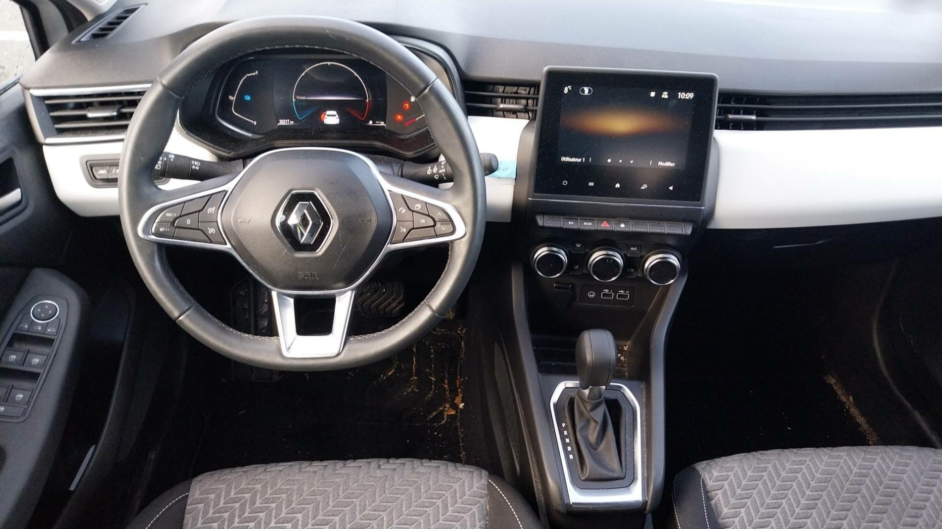 Vente en ligne Renault Clio 5 Clio E-Tech full hybrid 145 au prix de 18 890 €