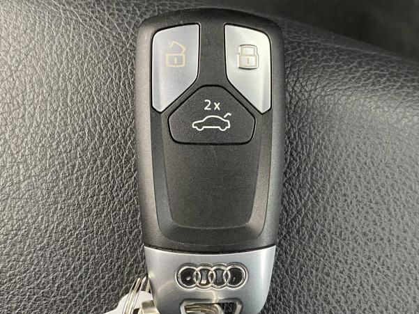 Vente en ligne Audi Q5  50 TFSI e 299 S tronic 7 Quattro Hybrid rechargeable au prix de 38 390 €
