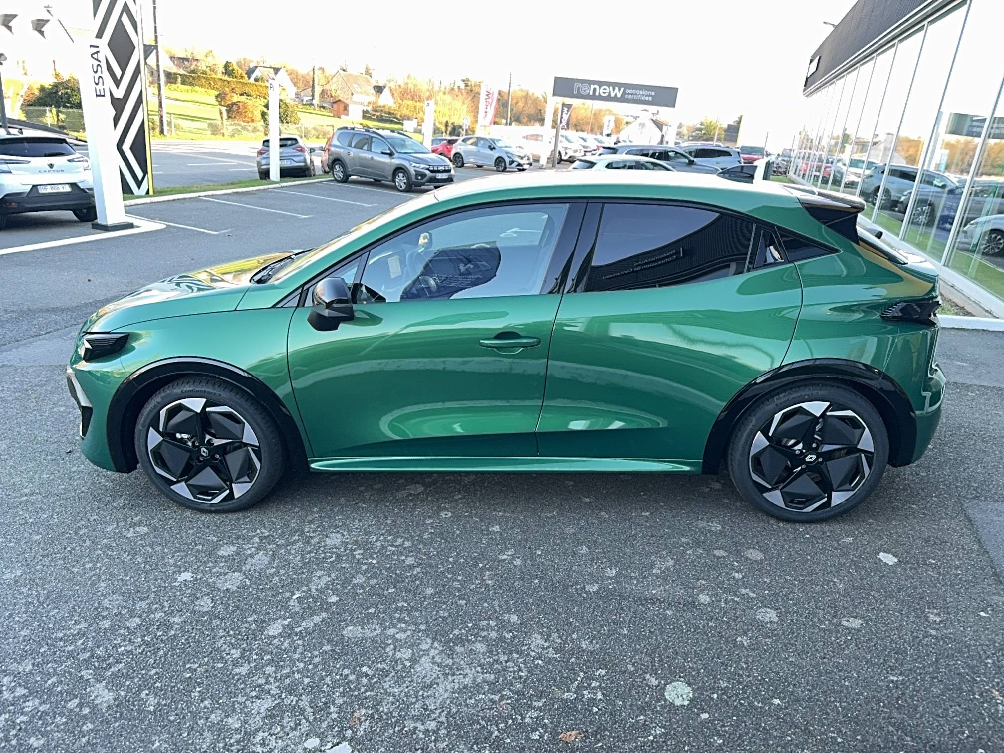 Vente en ligne Renault Clio 6 Clio E-Tech full hybrid 160 ch au prix de 28 200 €