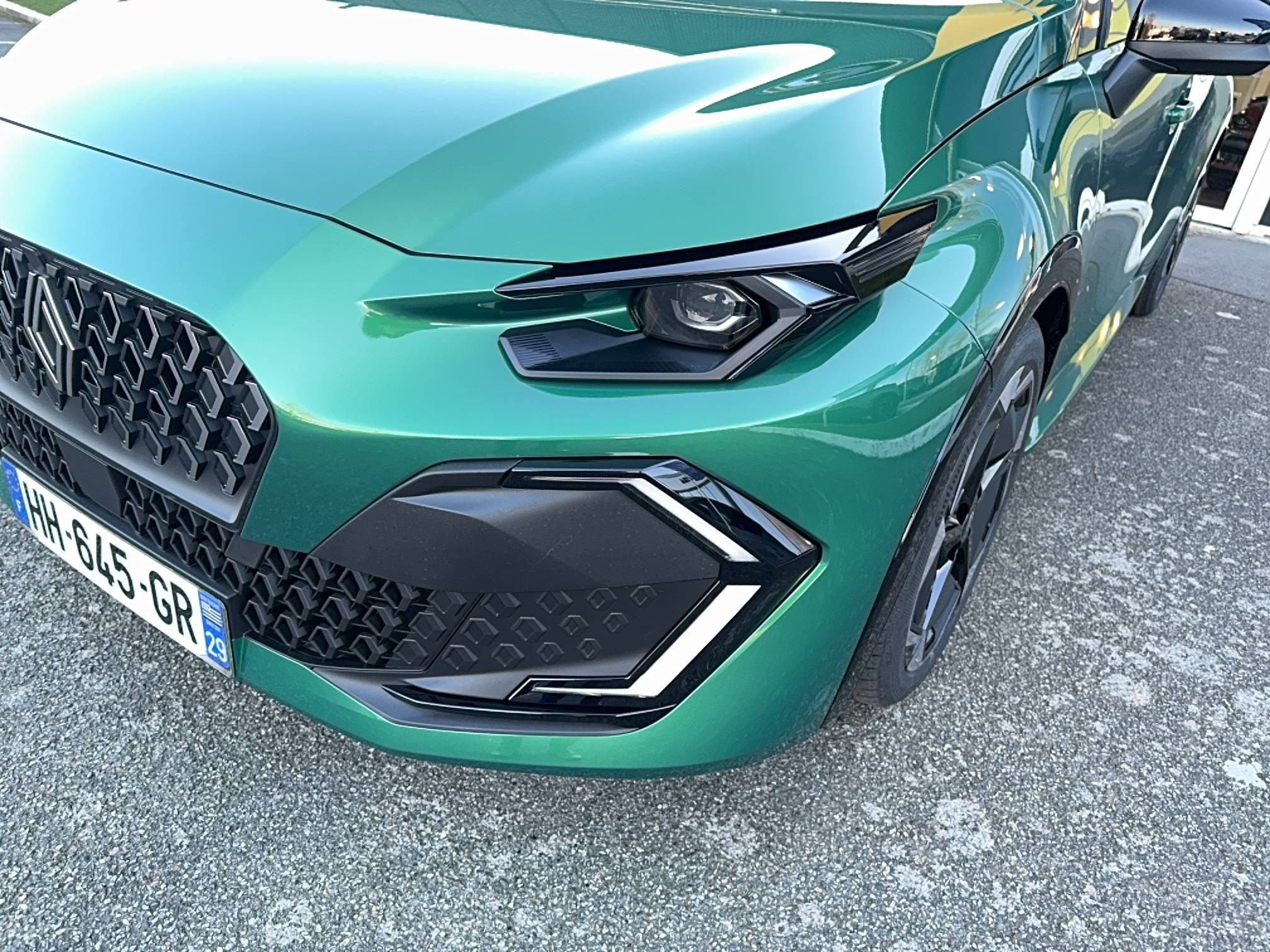 Vente en ligne Renault Clio 6 Clio E-Tech full hybrid 160 ch au prix de 28 200 €