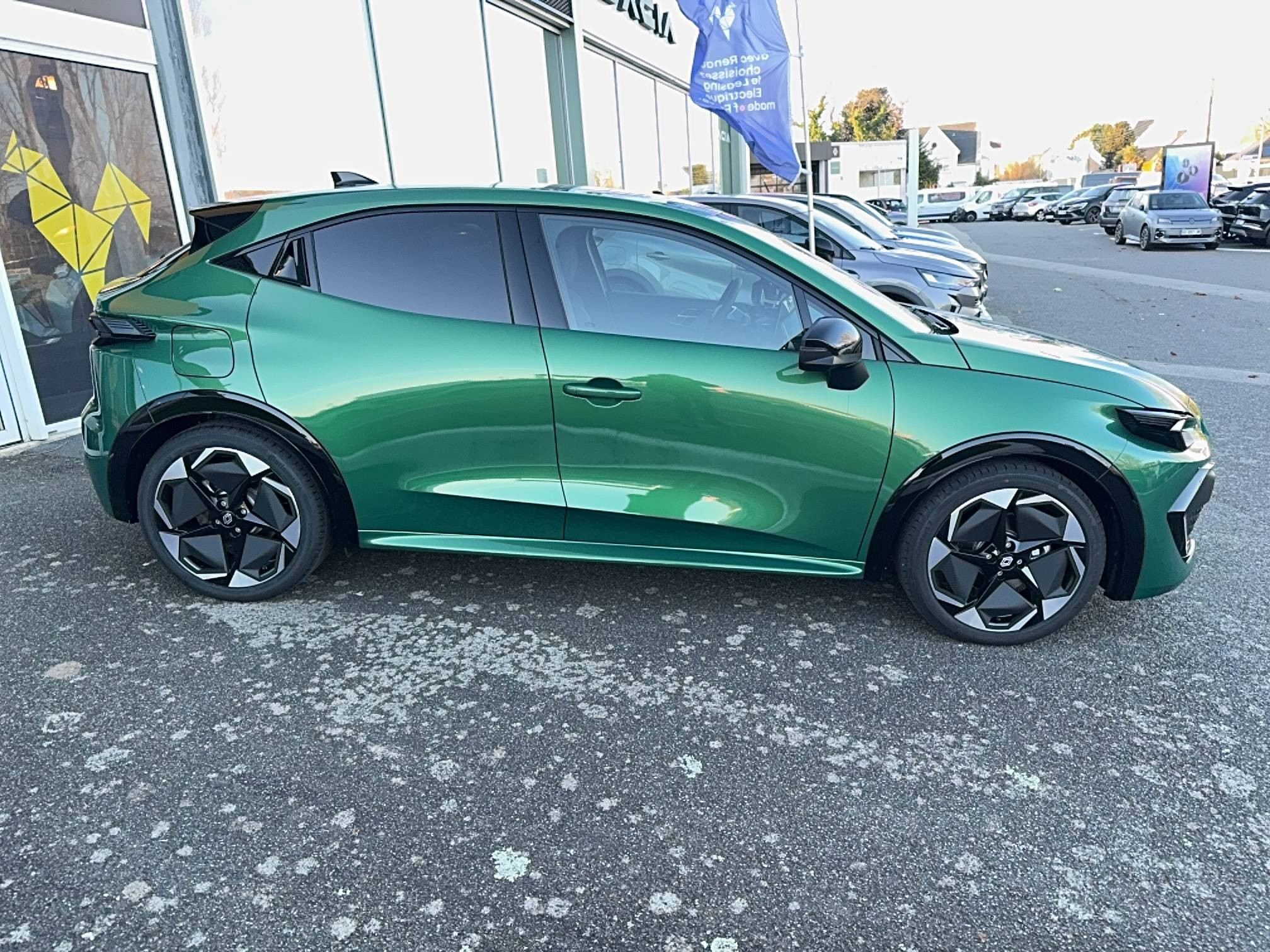 Vente en ligne Renault Clio 6 Clio E-Tech full hybrid 160 ch au prix de 28 200 €