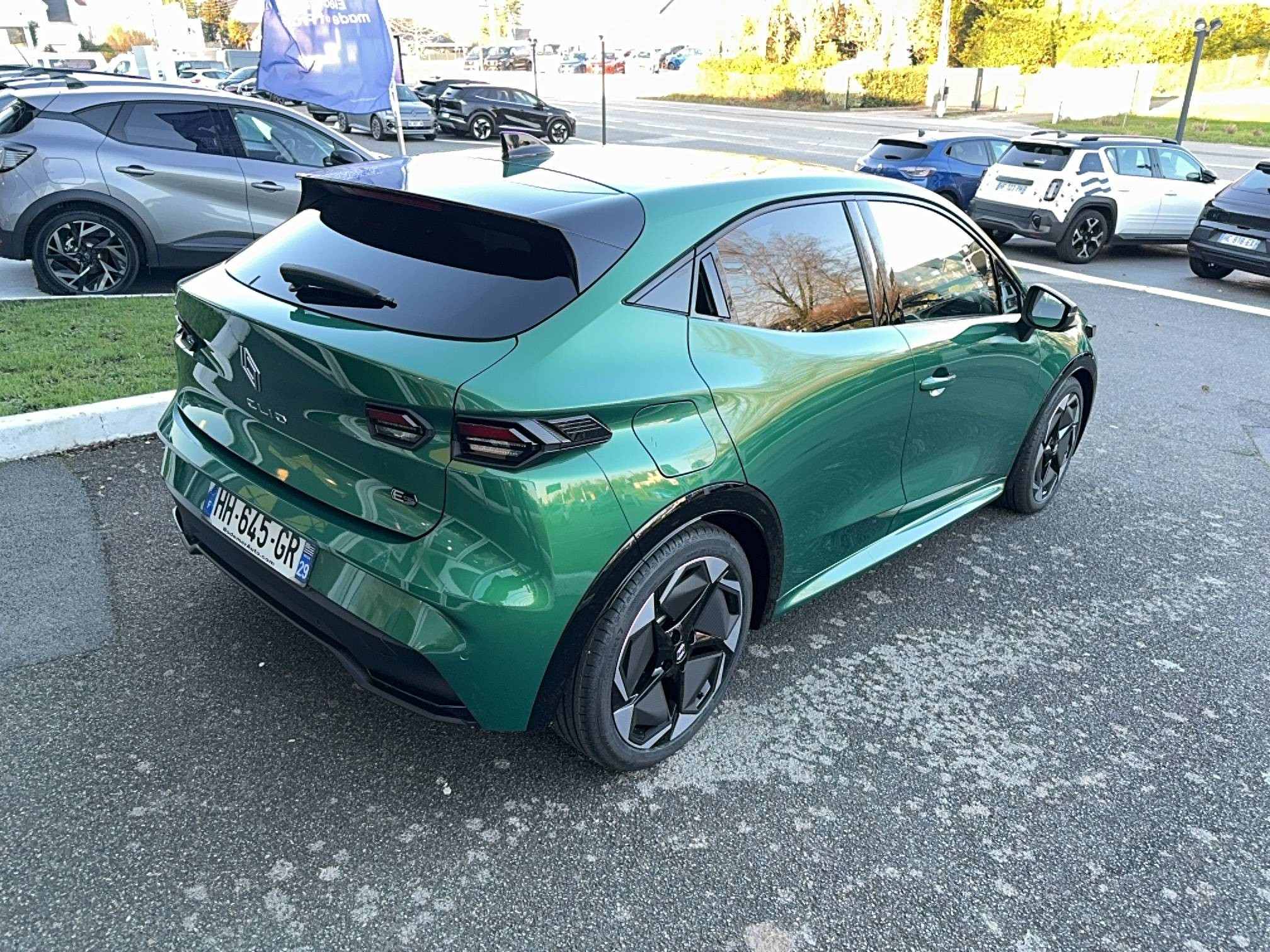 Vente en ligne Renault Clio 6 Clio E-Tech full hybrid 160 ch au prix de 28 200 €