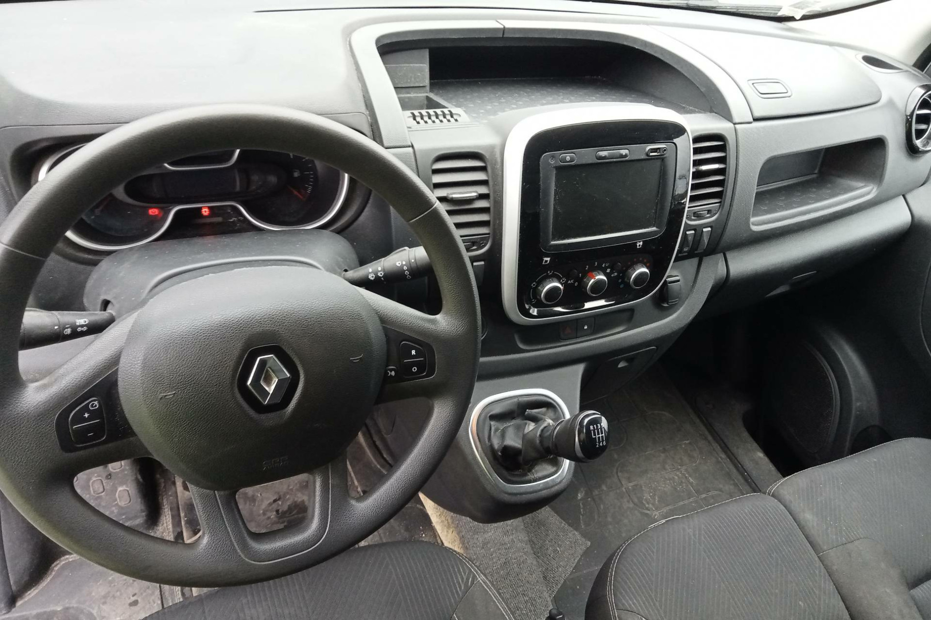 Vente en ligne Renault Trafic 3 Fourgon TRAFIC FGN L2H1 1300 KG DCI 120 au prix de 17 490 €