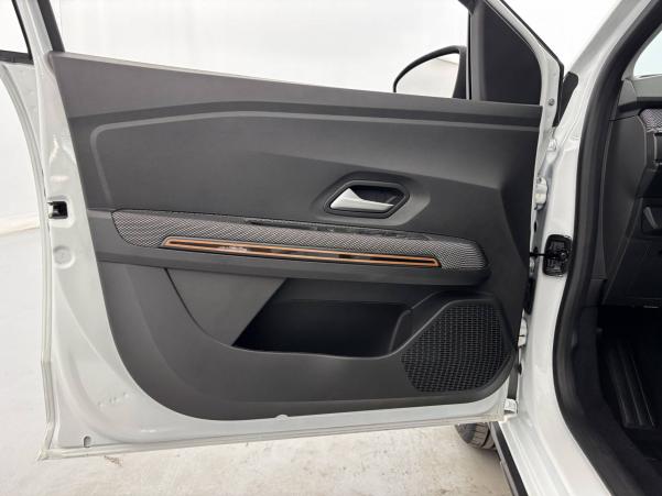 Vente en ligne Dacia Sandero  ECO-G 100 au prix de 15 400 €