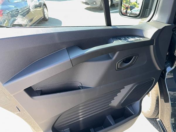 Vente en ligne Renault Trafic Cabine Approfondie TRAFIC CA L2H1 3T BLUE DCI 170 AUTO au prix de 42 390 €
