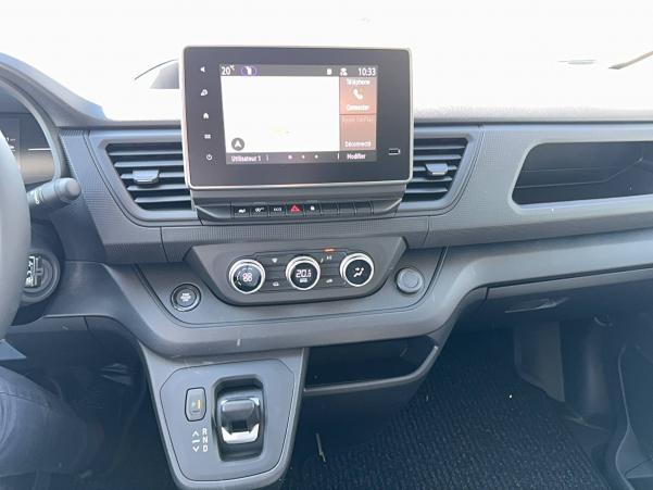 Vente en ligne Renault Trafic Cabine Approfondie TRAFIC CA L2H1 3T BLUE DCI 170 AUTO au prix de 42 390 €