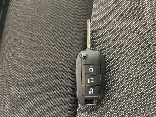 Vente en ligne Citroën Jumpy Combi Jumpy M BlueHDi 120 BVM6 9 places au prix de 22 500 €