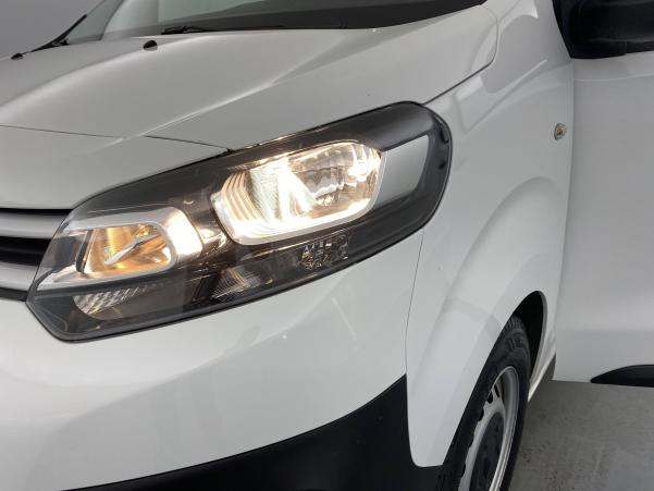 Vente en ligne Citroën Jumpy Combi Jumpy M BlueHDi 120 BVM6 9 places au prix de 22 500 €