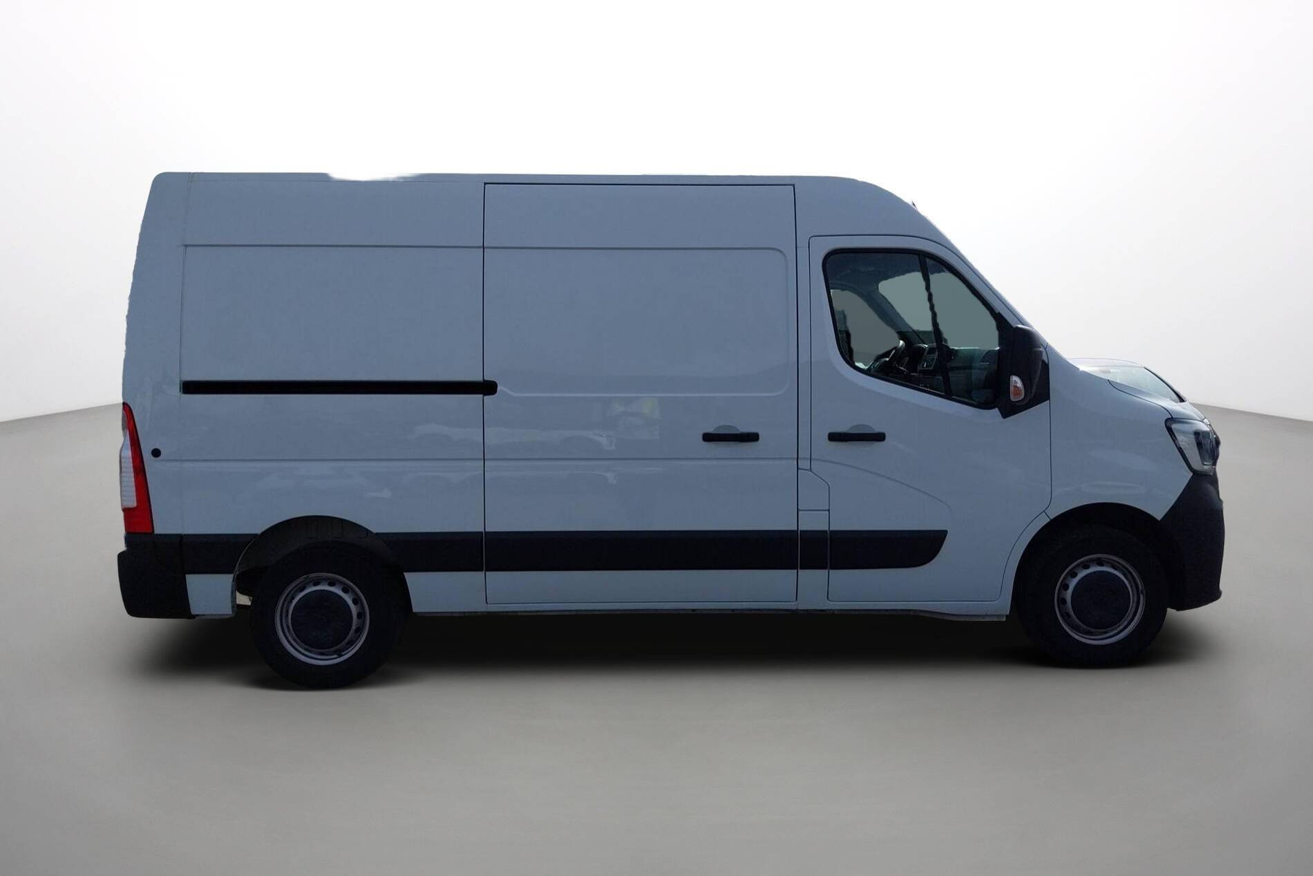 Vente en ligne Renault Master Fourgon MASTER FGN TRAC F3500 L2H2 BLUE DCI 135 au prix de 26 990 €