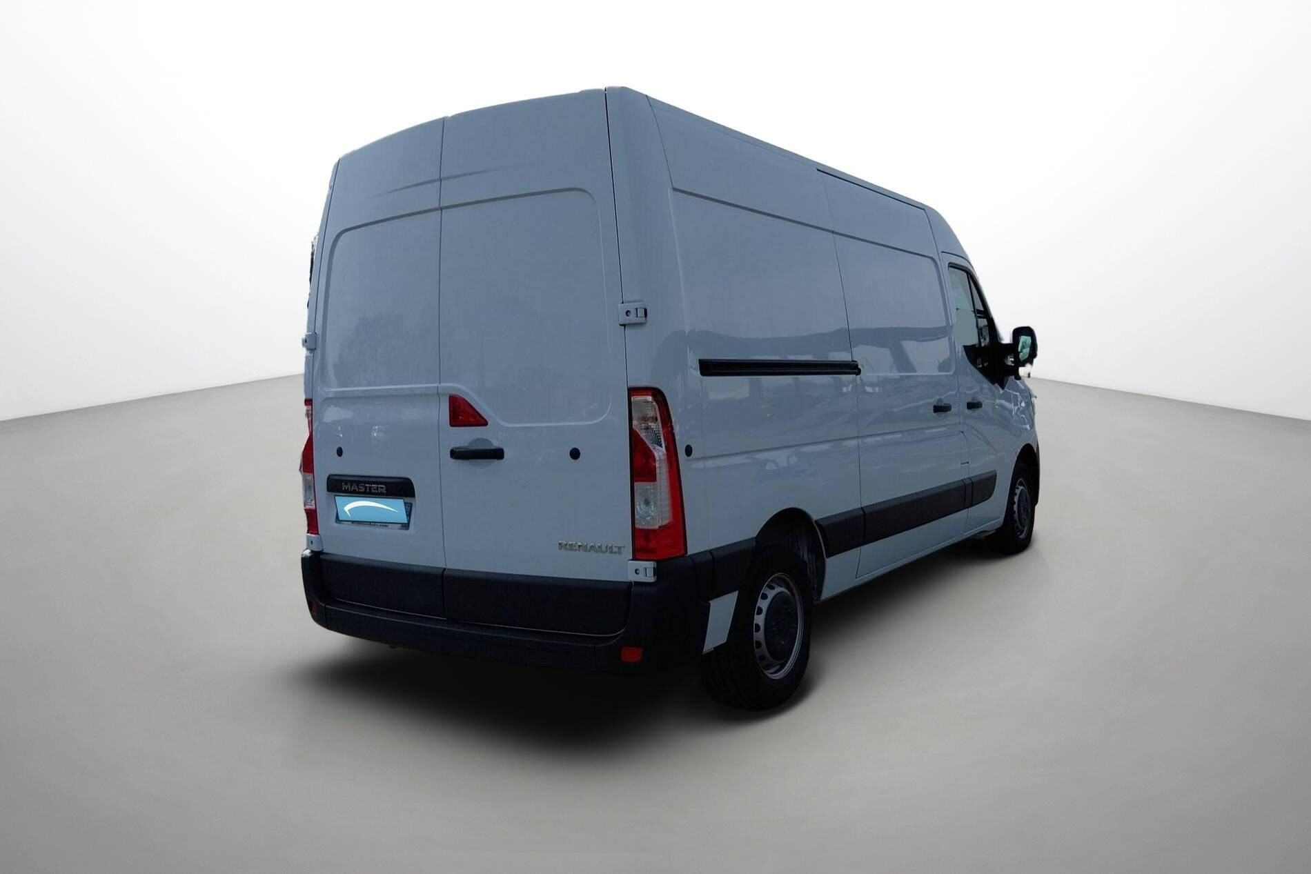 Vente en ligne Renault Master Fourgon MASTER FGN TRAC F3500 L2H2 BLUE DCI 135 au prix de 26 990 €