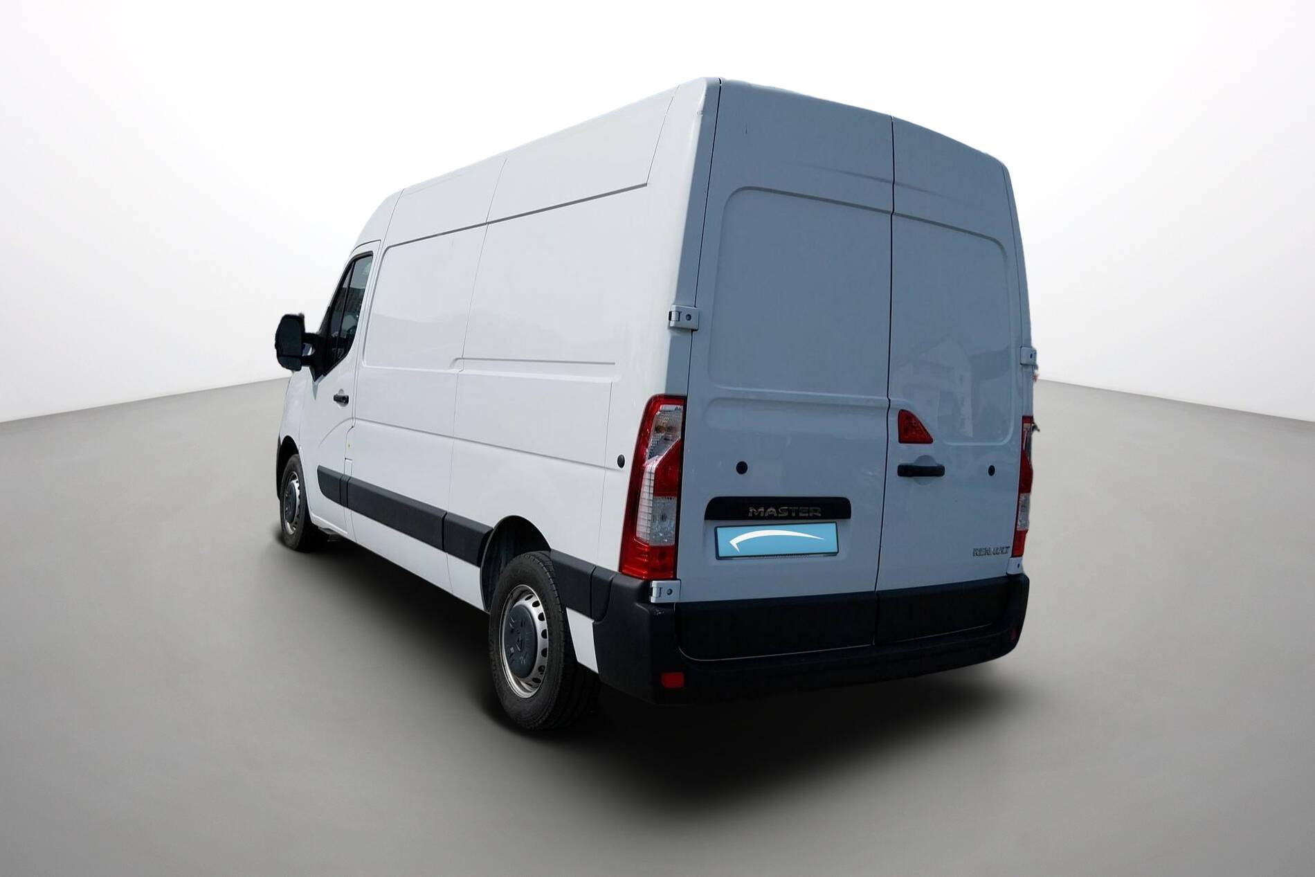 Vente en ligne Renault Master Fourgon MASTER FGN TRAC F3500 L2H2 BLUE DCI 135 au prix de 26 990 €