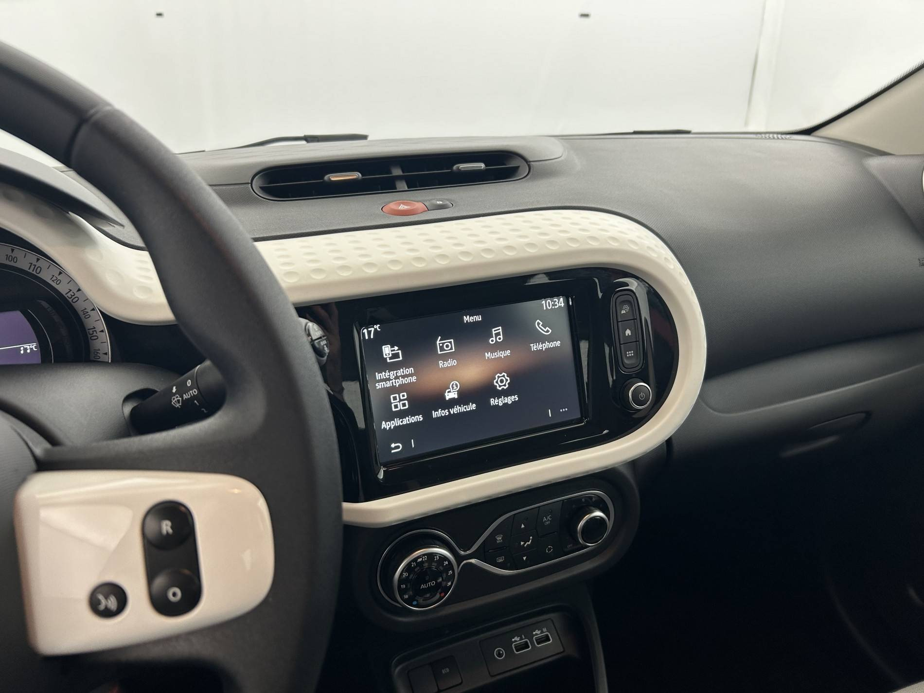 Vente en ligne Renault Twingo Electrique Twingo III E-Tech au prix de 13 490 €