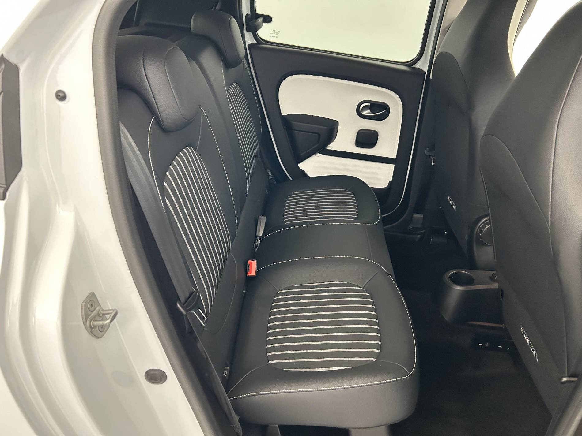 Vente en ligne Renault Twingo Electrique Twingo III E-Tech au prix de 11 990 €