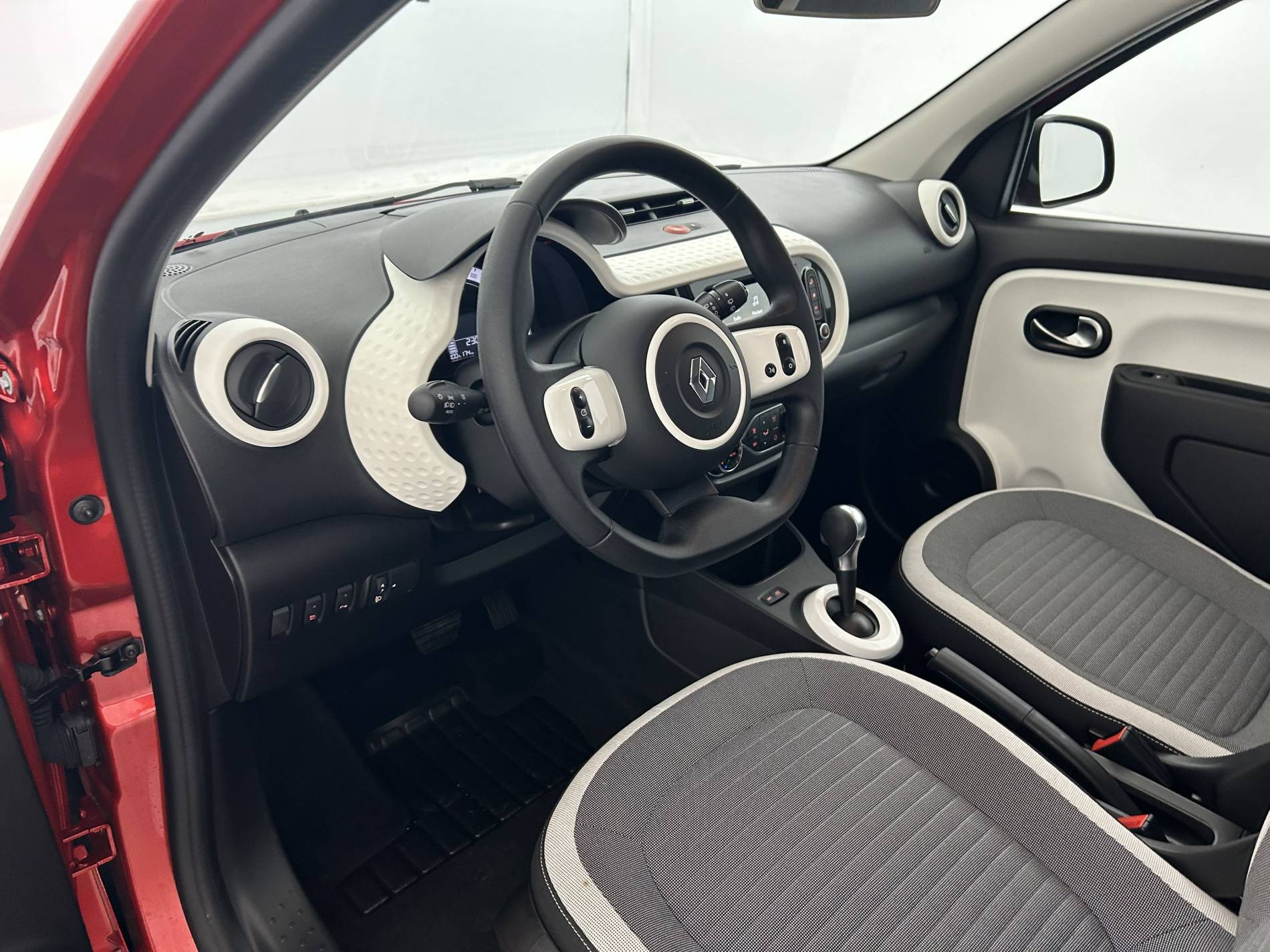 Vente en ligne Renault Twingo Electrique Twingo III E-Tech au prix de 13 490 €