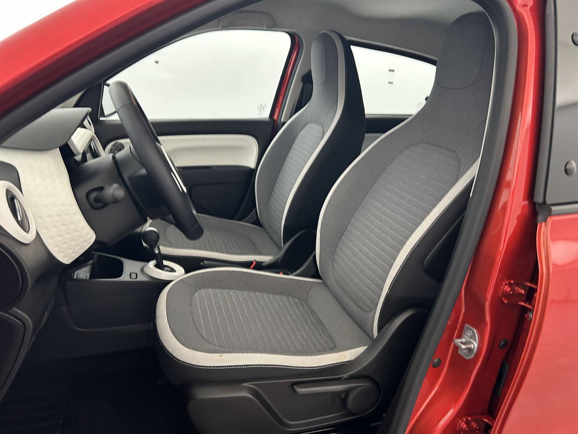 Vente en ligne Renault Twingo Electrique Twingo III E-Tech au prix de 13 490 €