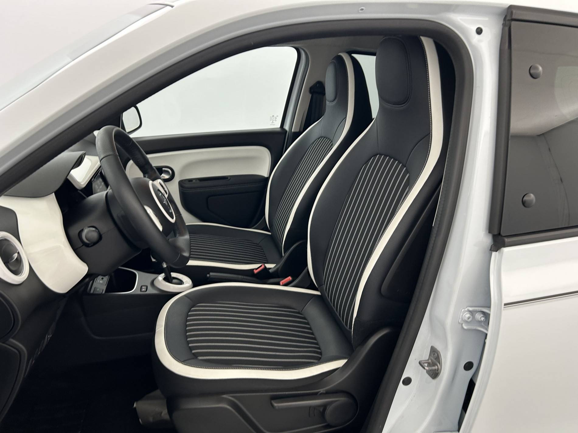 Vente en ligne Renault Twingo Electrique Twingo III E-Tech au prix de 11 990 €