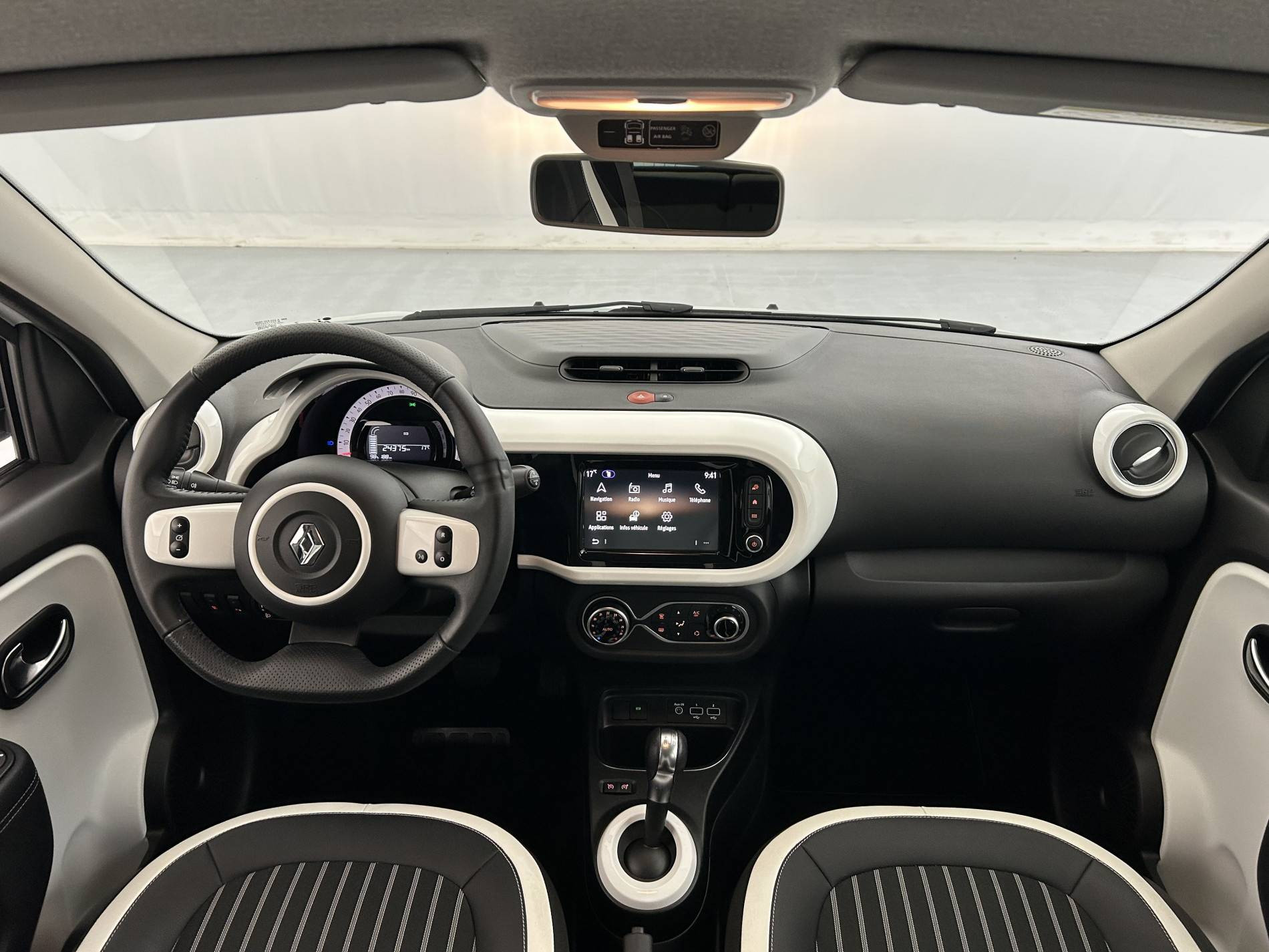 Vente en ligne Renault Twingo Electrique Twingo III E-Tech au prix de 11 990 €