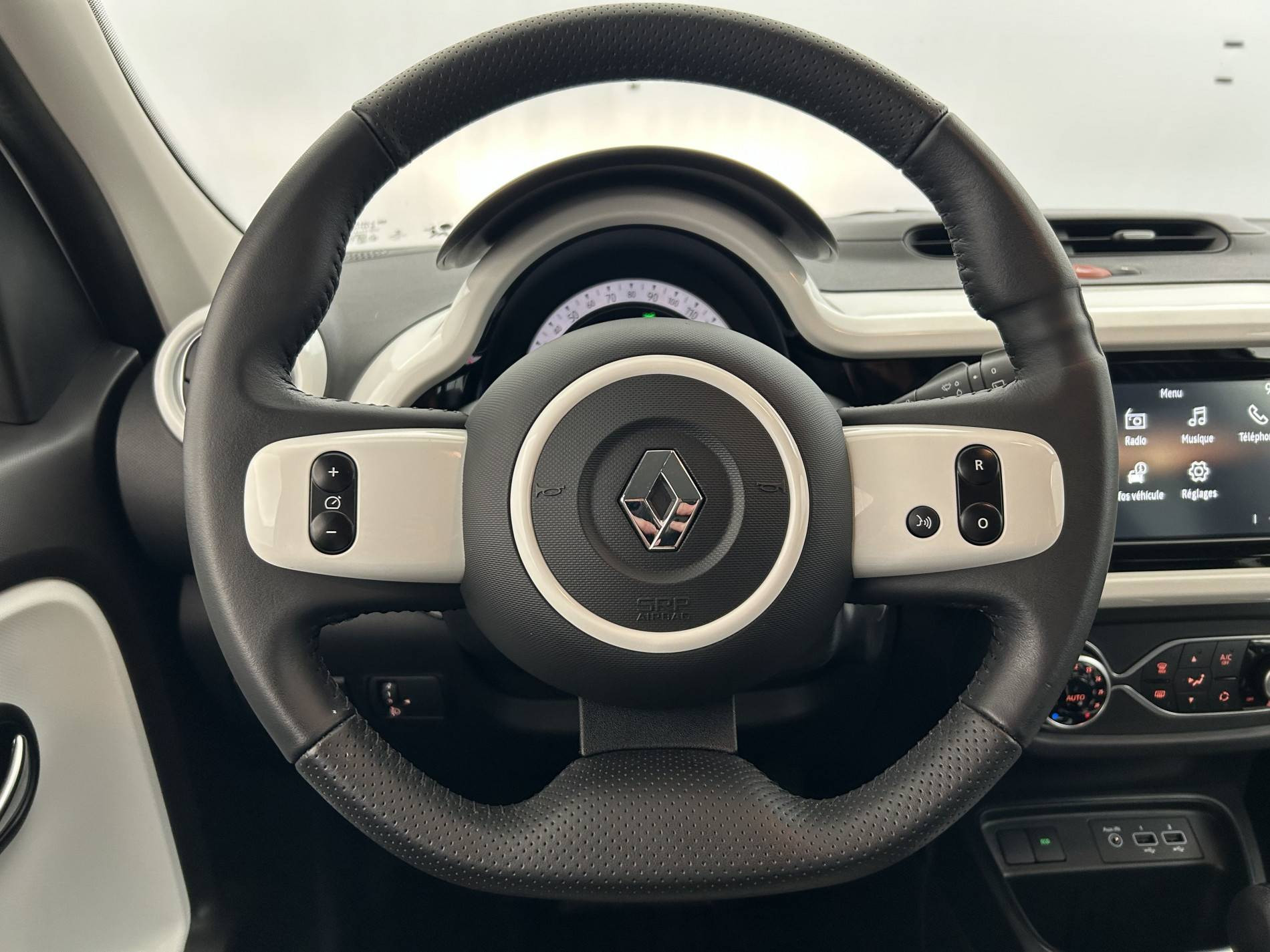 Vente en ligne Renault Twingo Electrique Twingo III E-Tech au prix de 11 990 €