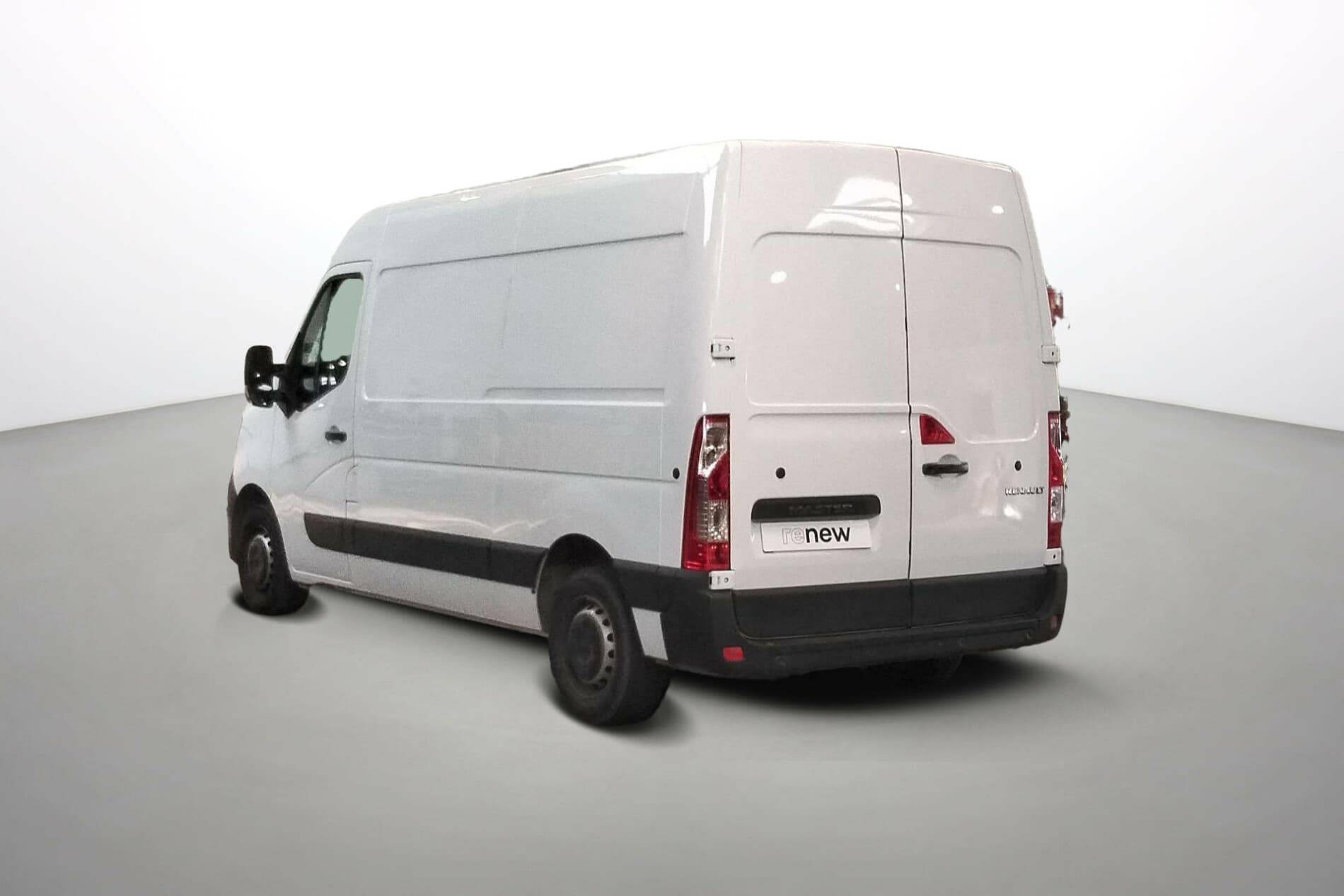 Vente en ligne Renault Master Fourgon MASTER FGN TRAC F3500 L2H2 BLUE DCI 135 au prix de 24 490 €