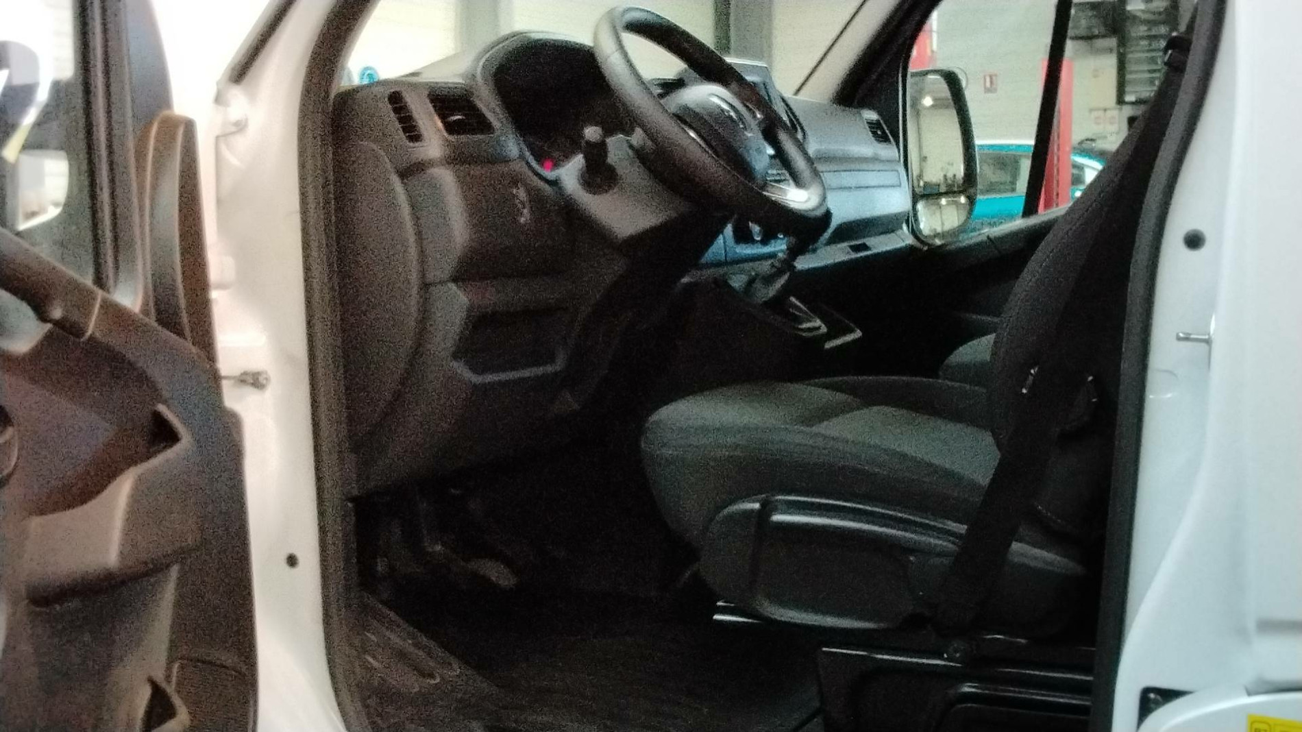 Vente en ligne Renault Master Fourgon MASTER FGN TRAC F3500 L2H2 BLUE DCI 135 au prix de 24 490 €