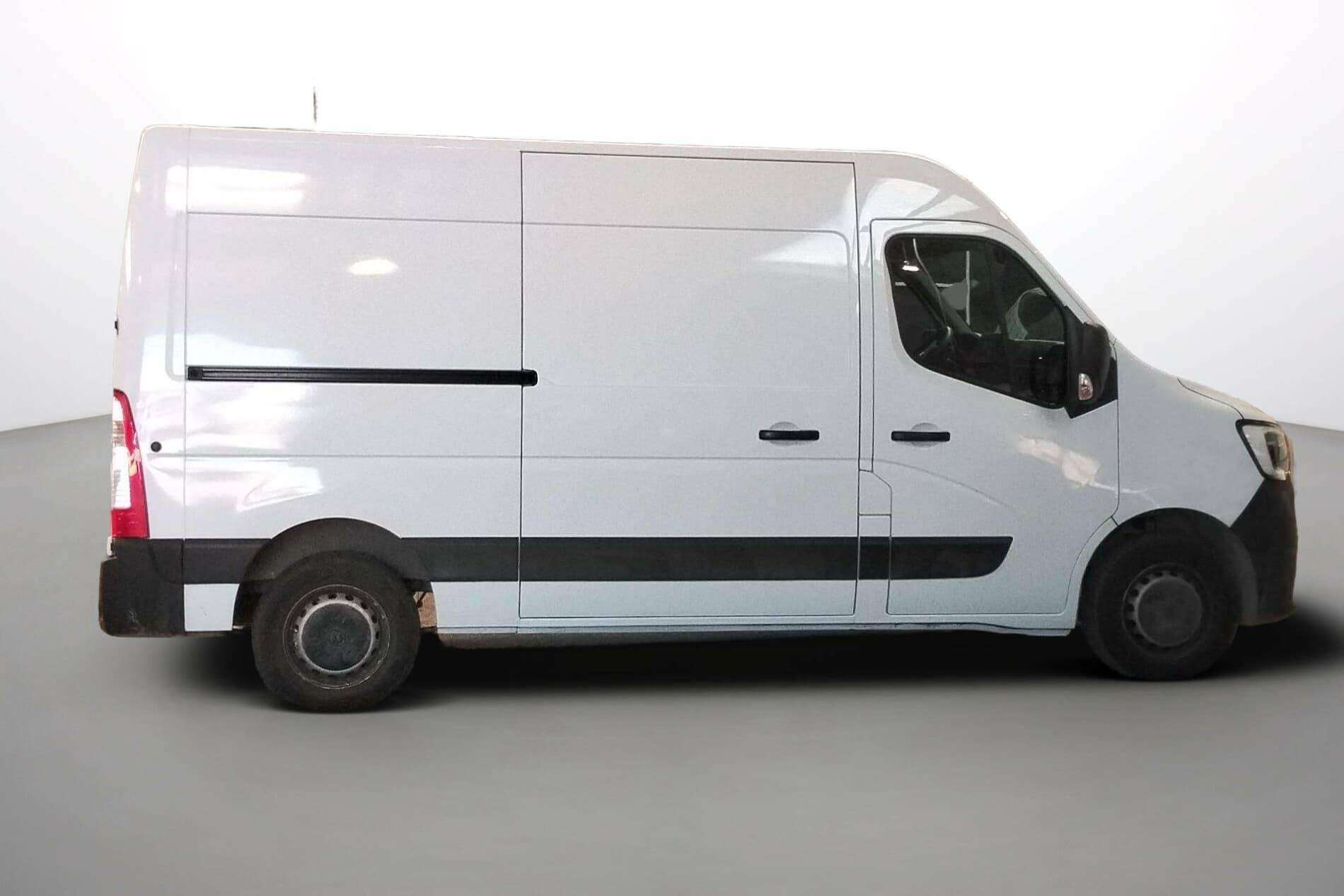Vente en ligne Renault Master Fourgon MASTER FGN TRAC F3500 L2H2 BLUE DCI 135 au prix de 24 490 €