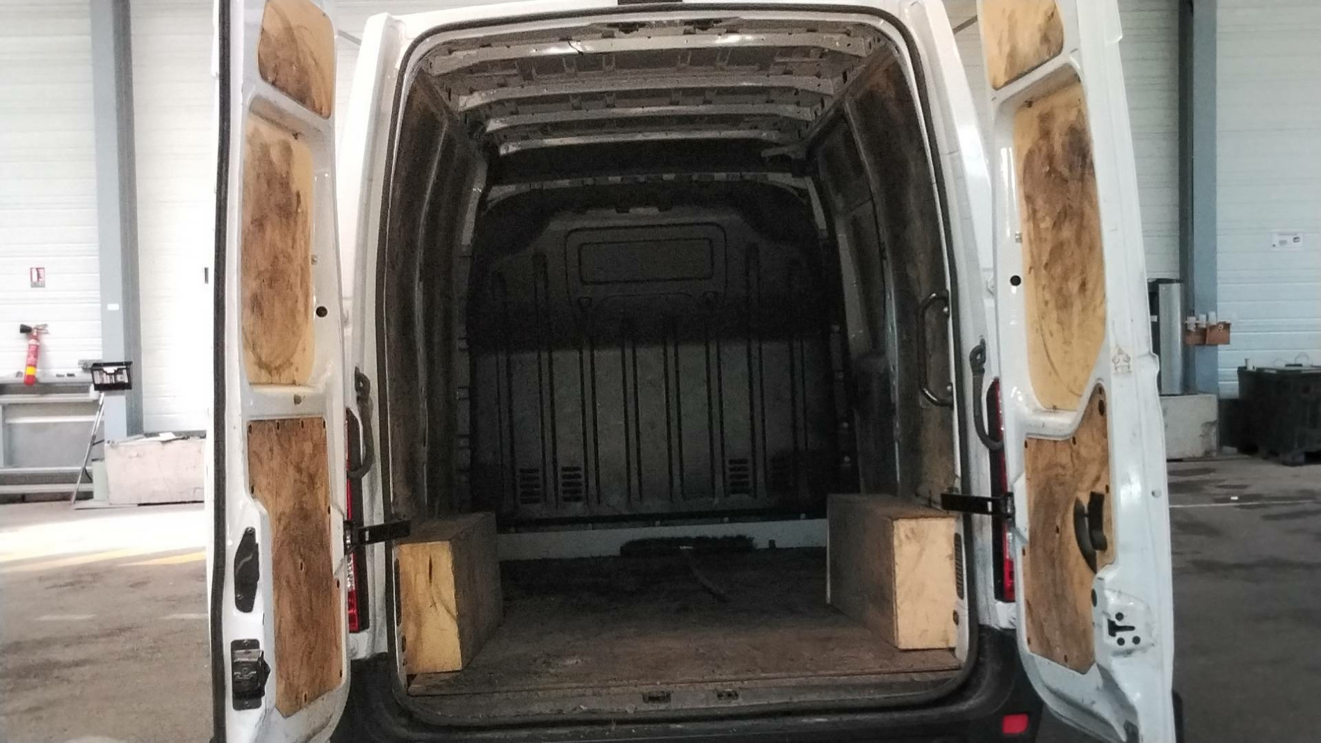 Vente en ligne Renault Master Fourgon MASTER FGN TRAC F3500 L2H2 BLUE DCI 135 au prix de 24 490 €