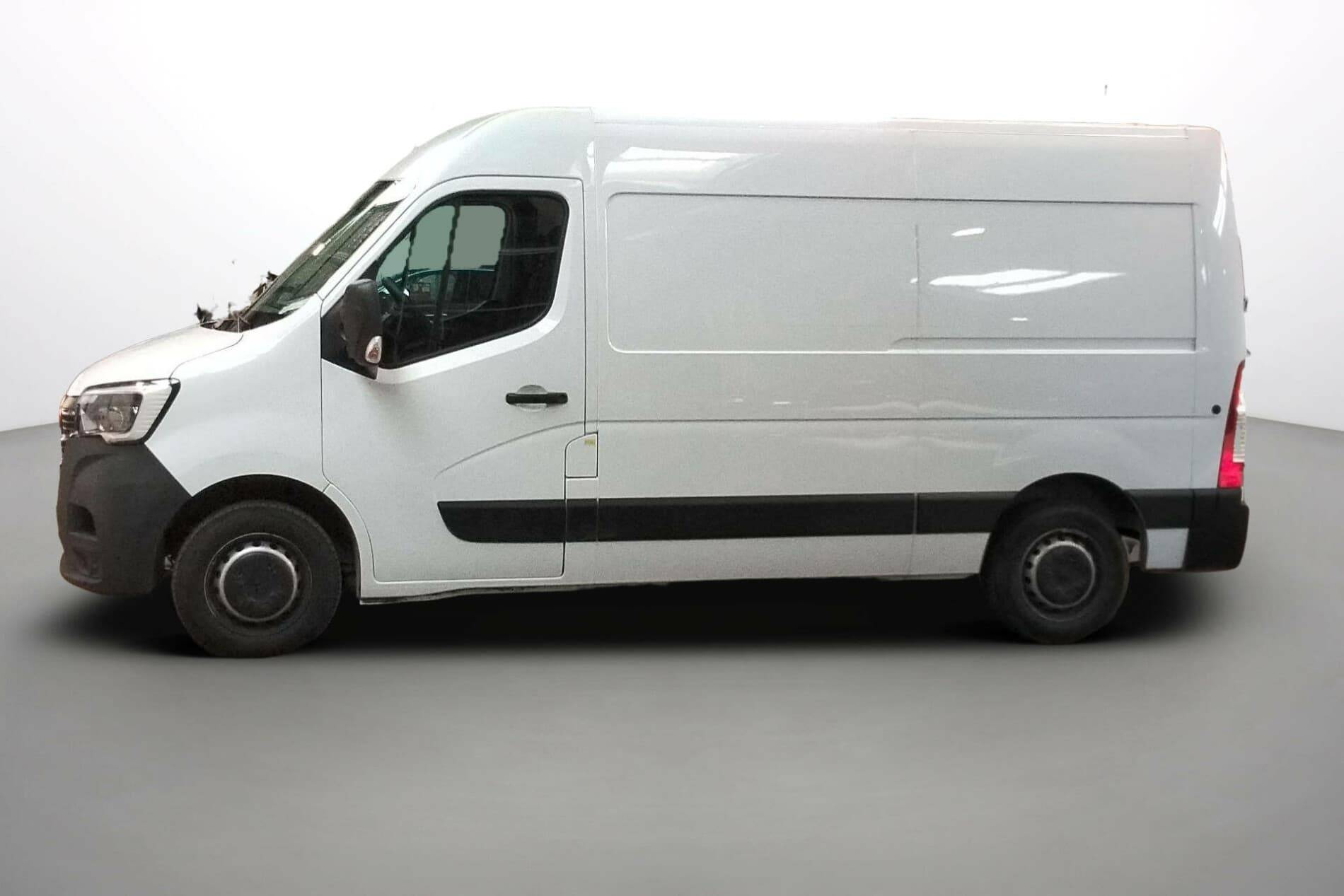 Vente en ligne Renault Master Fourgon MASTER FGN TRAC F3500 L2H2 BLUE DCI 135 au prix de 24 490 €